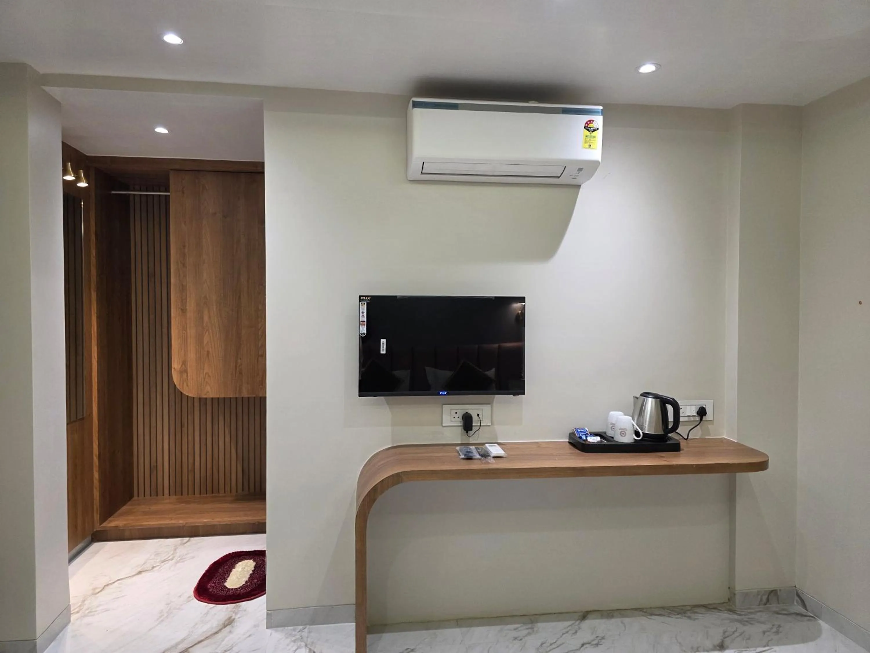 TV and multimedia in Hotel Vyankatesh & Pure Veg Restaurant