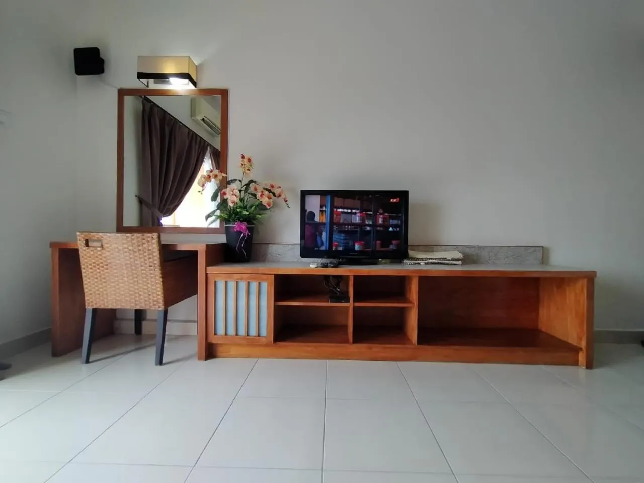 Communal lounge/ TV room in Buluh Inn @ Gold Coast Morib