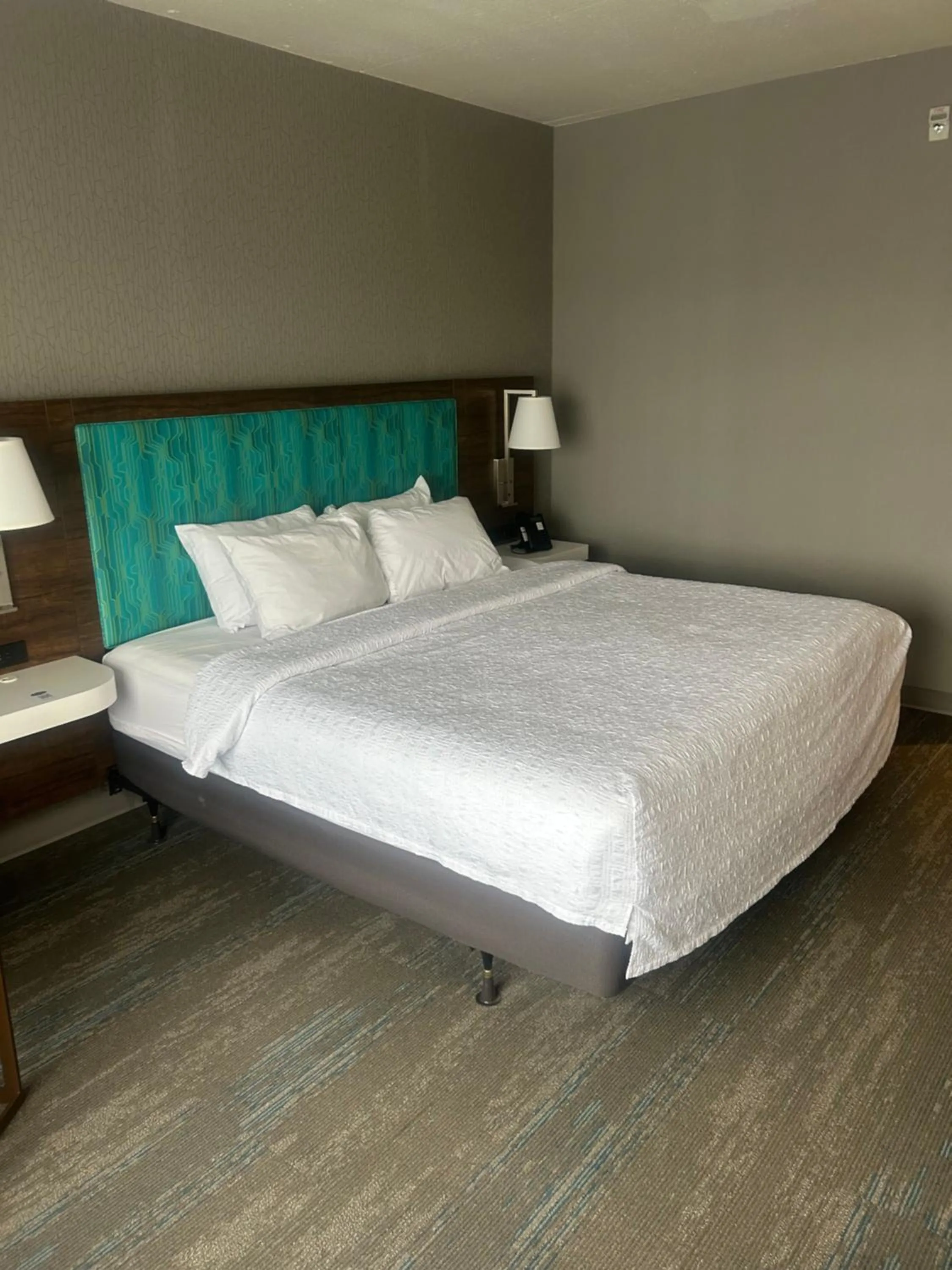 Bed in Hampton Inn By Hilton Kingston