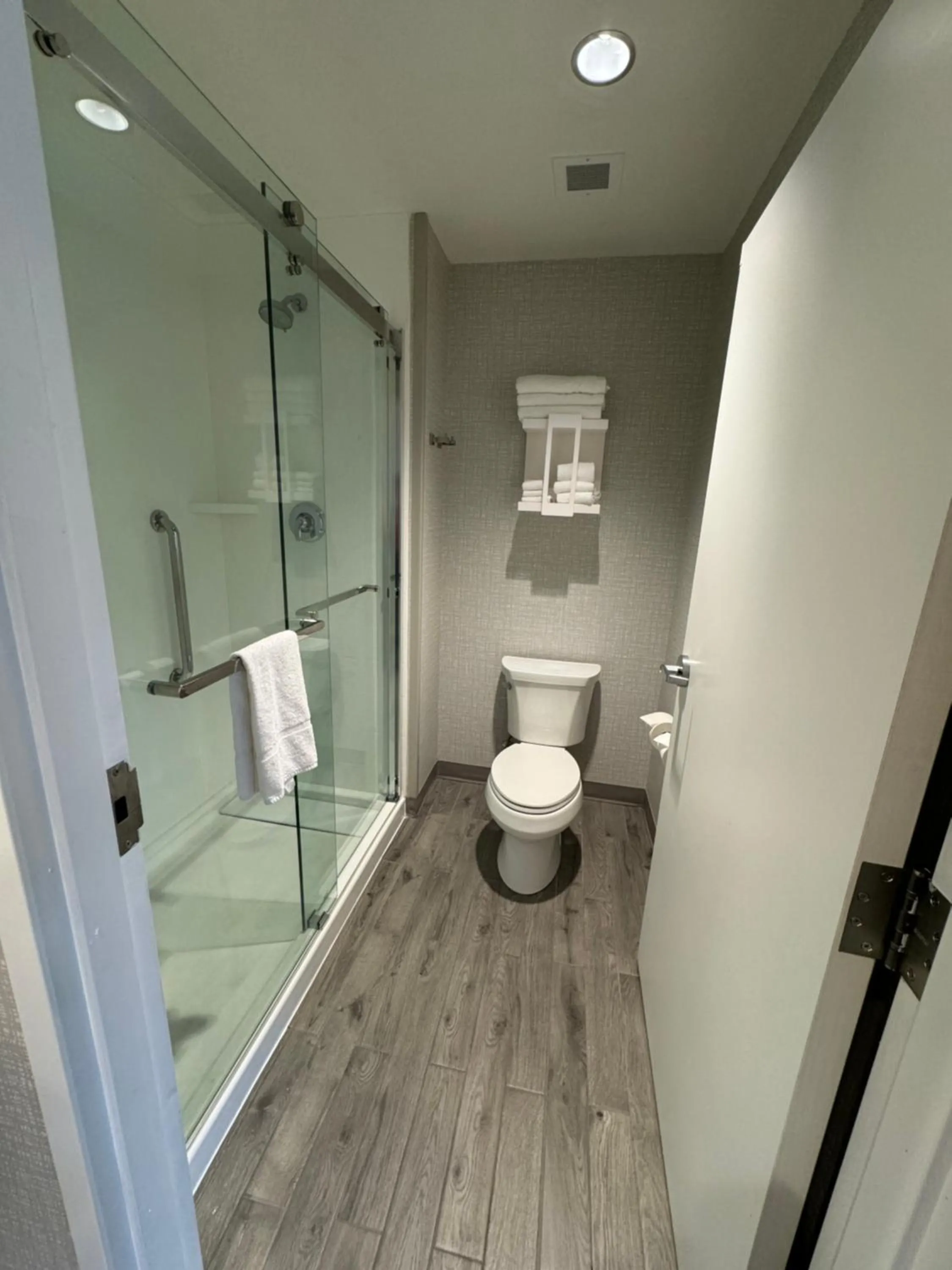 Bathroom in Hampton Inn By Hilton Kingston