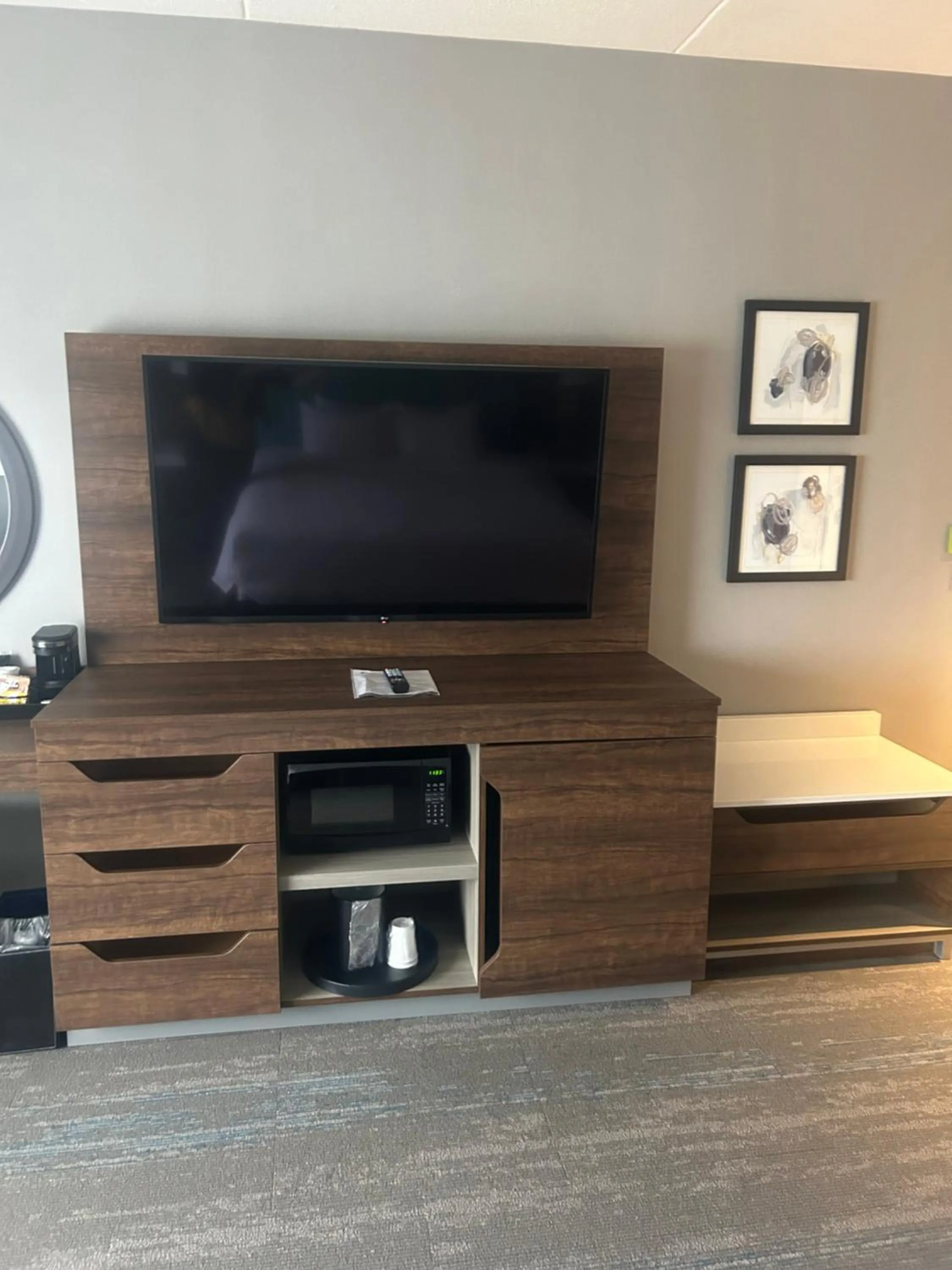 TV and multimedia in Hampton Inn By Hilton Kingston