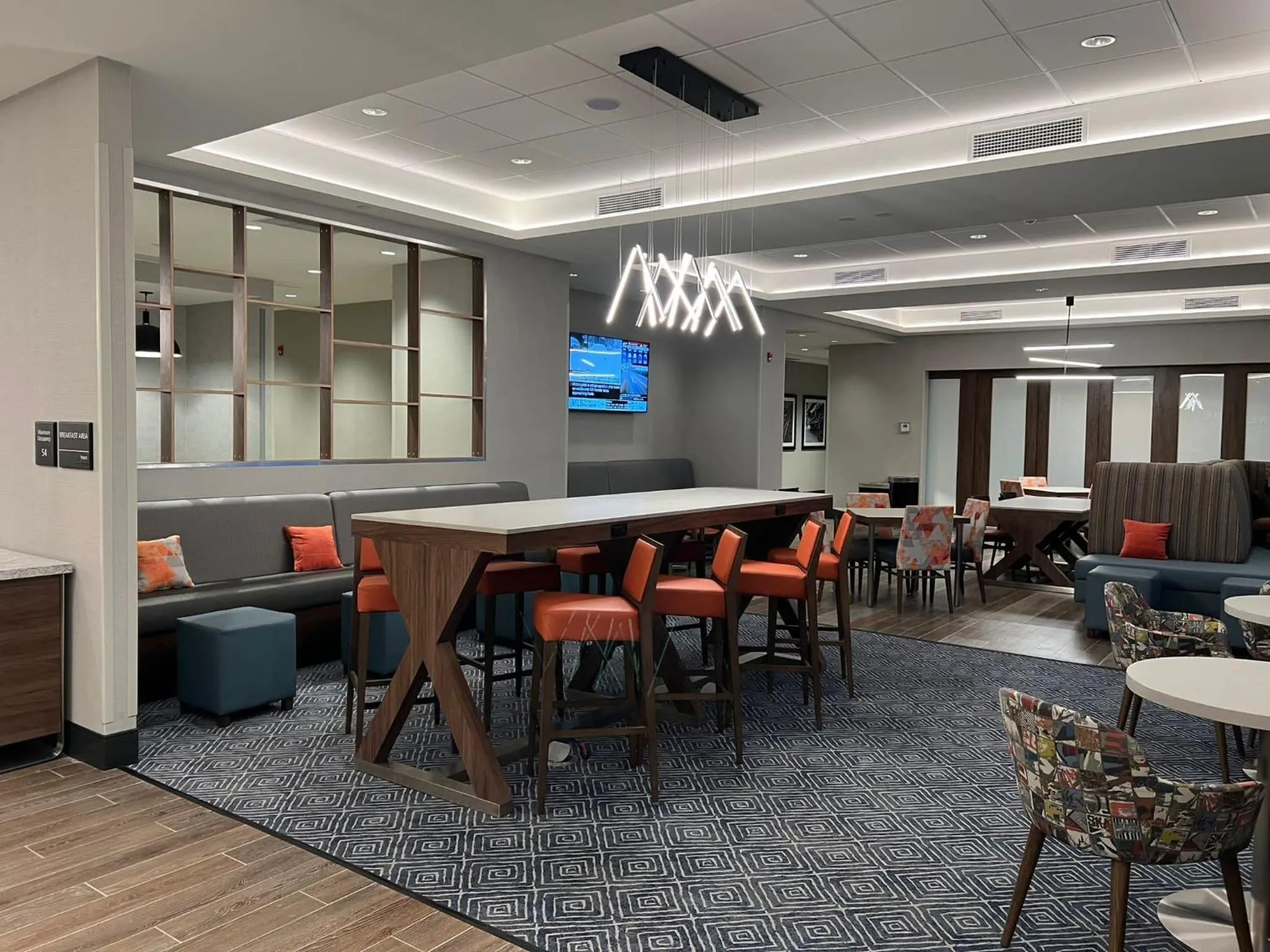 Seating area in Hampton Inn By Hilton Kingston