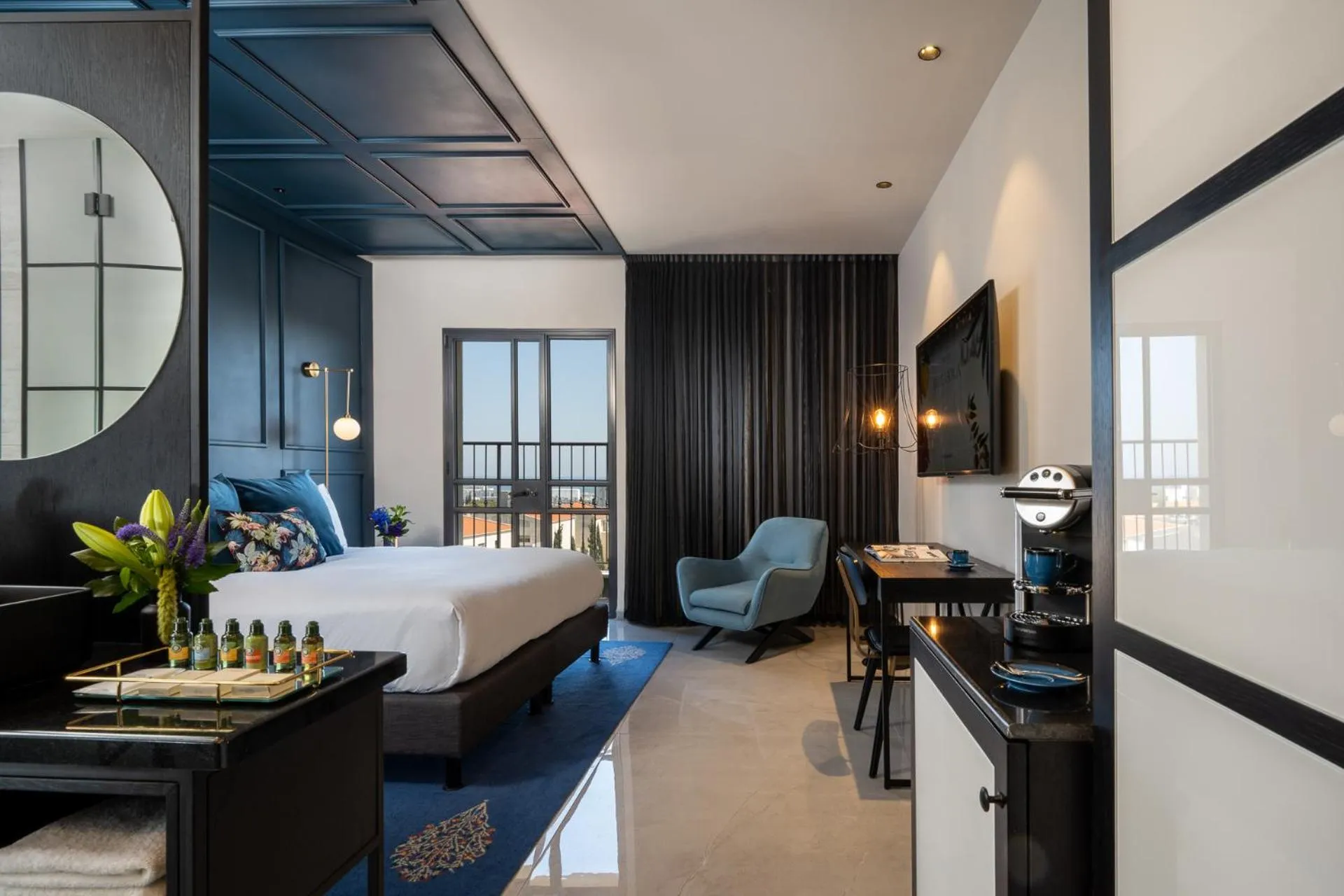 Living room, Bed in Hotel Botanica- Limited Edition By Fattal