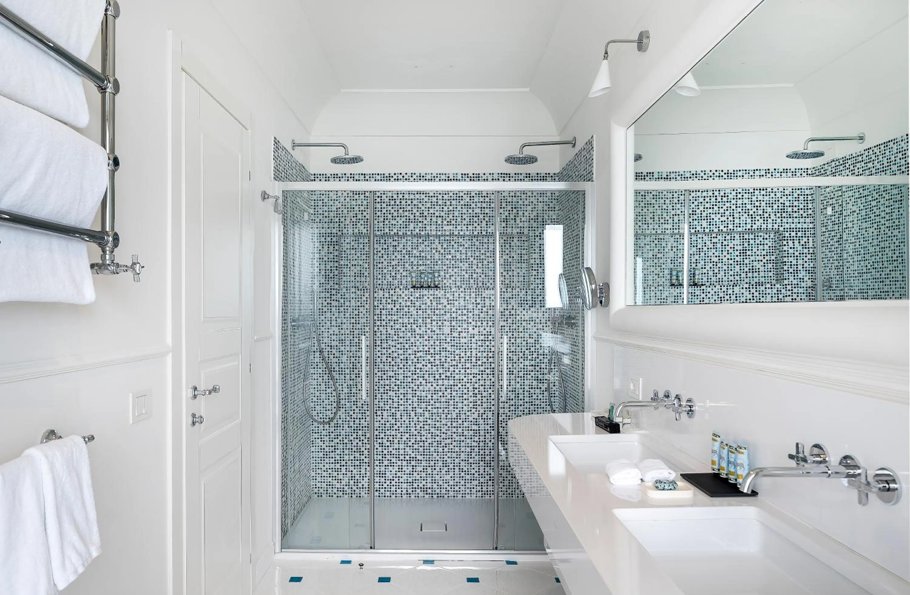 Bathroom in Hotel Miramalfi