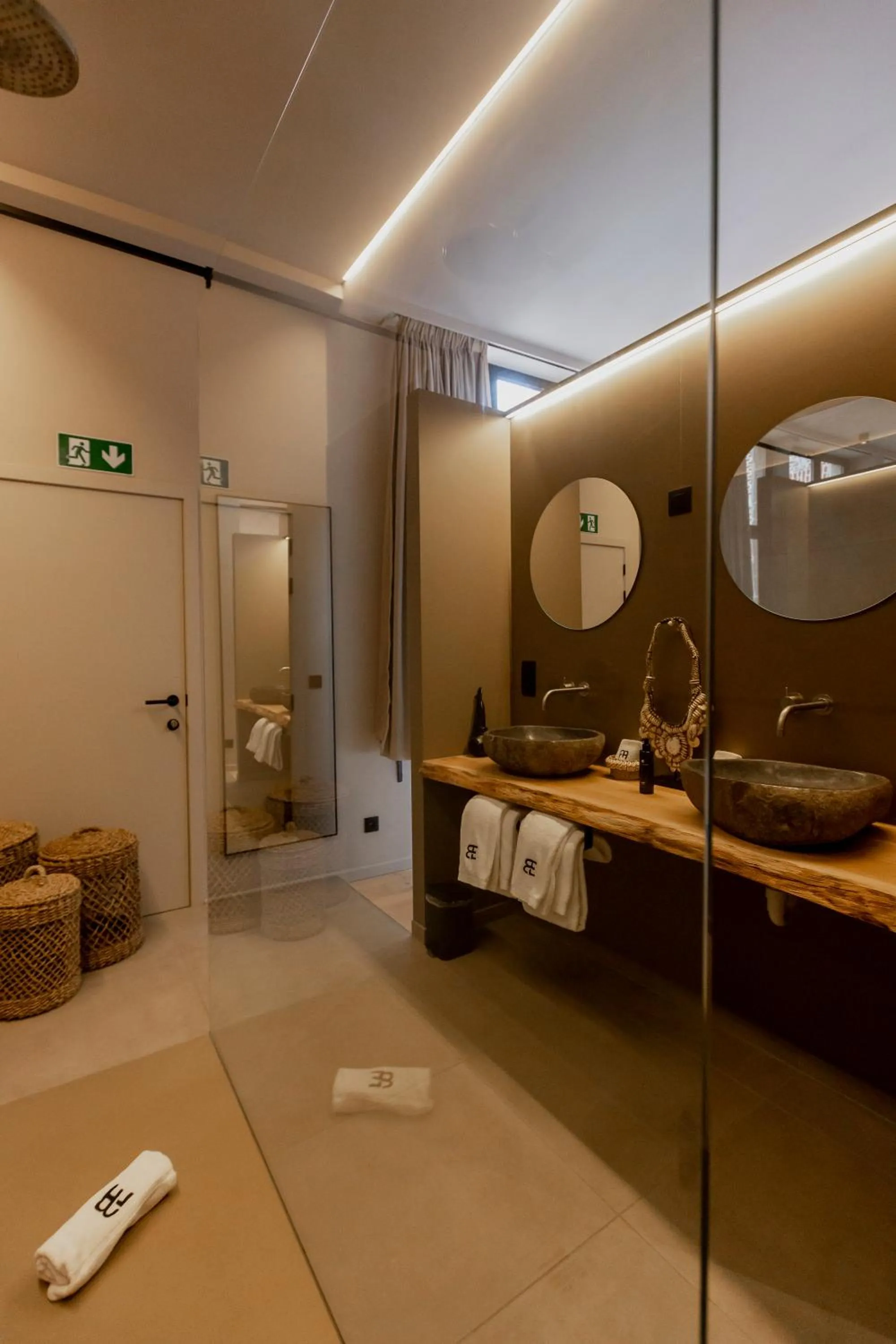 Shower in BTFL Living, Luxury Residences Antwerp, Zirkstraat