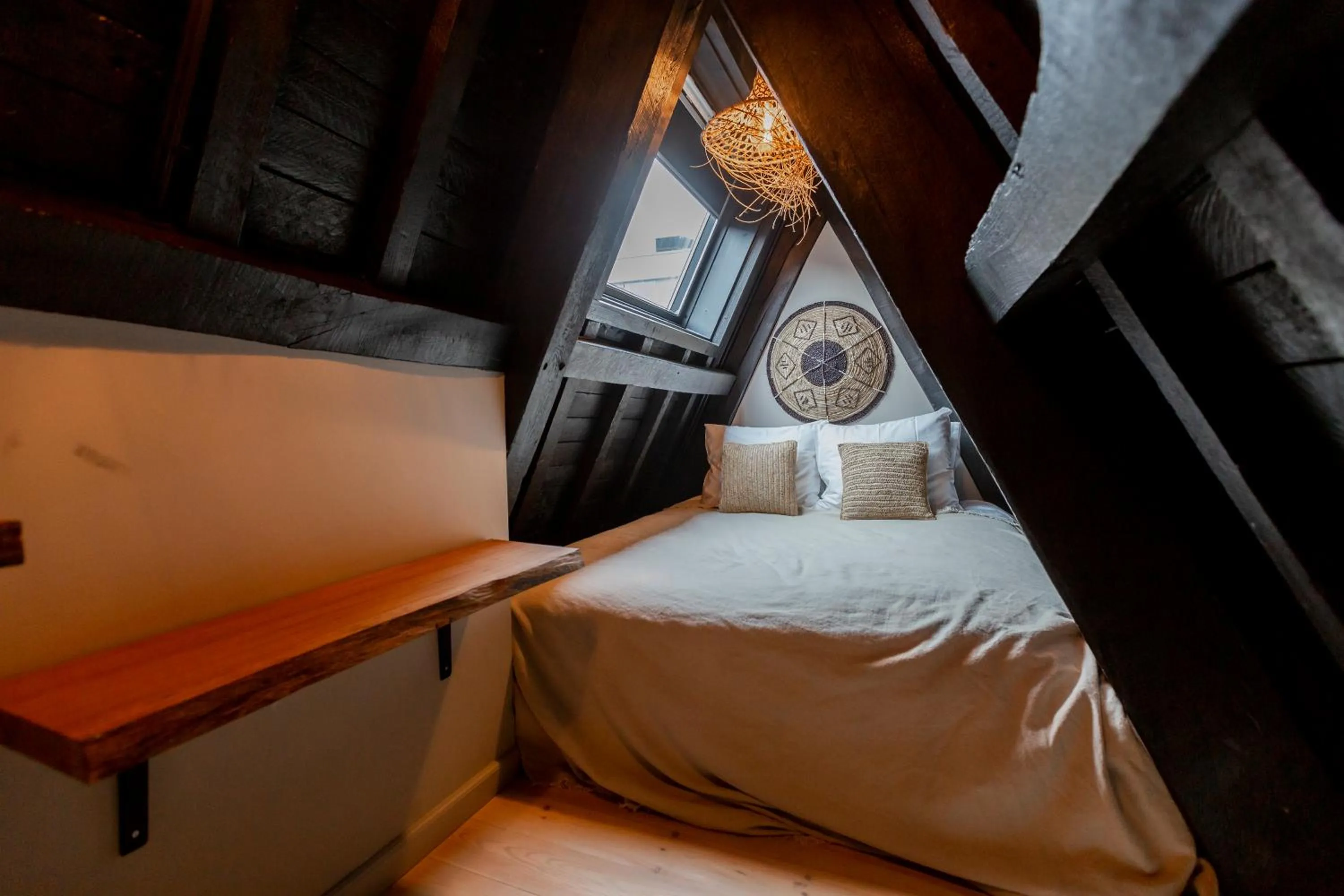 Bed in BTFL Living, Luxury Residences Antwerp, Zirkstraat