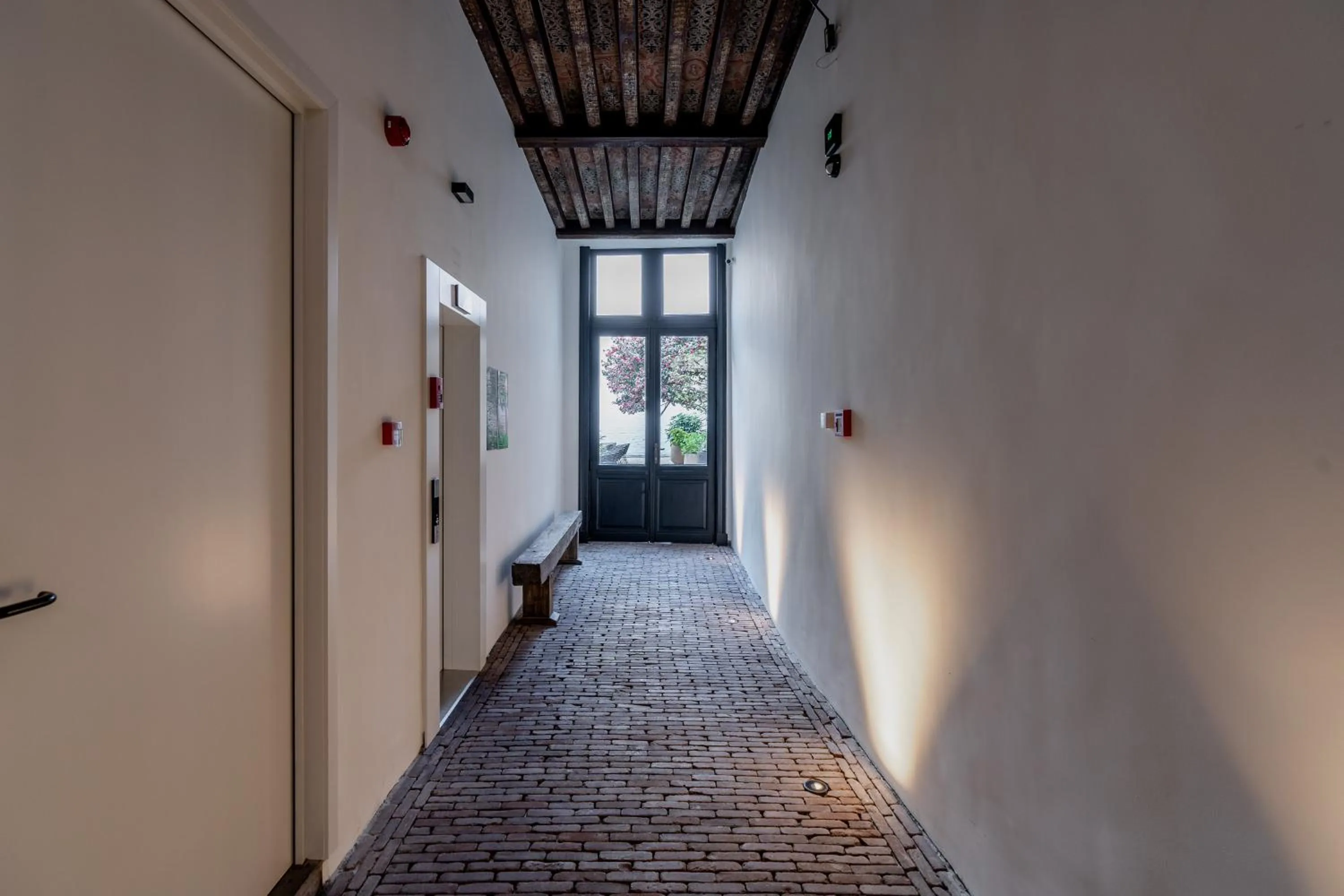 Facade/entrance in BTFL Living, Luxury Residences Antwerp, Zirkstraat