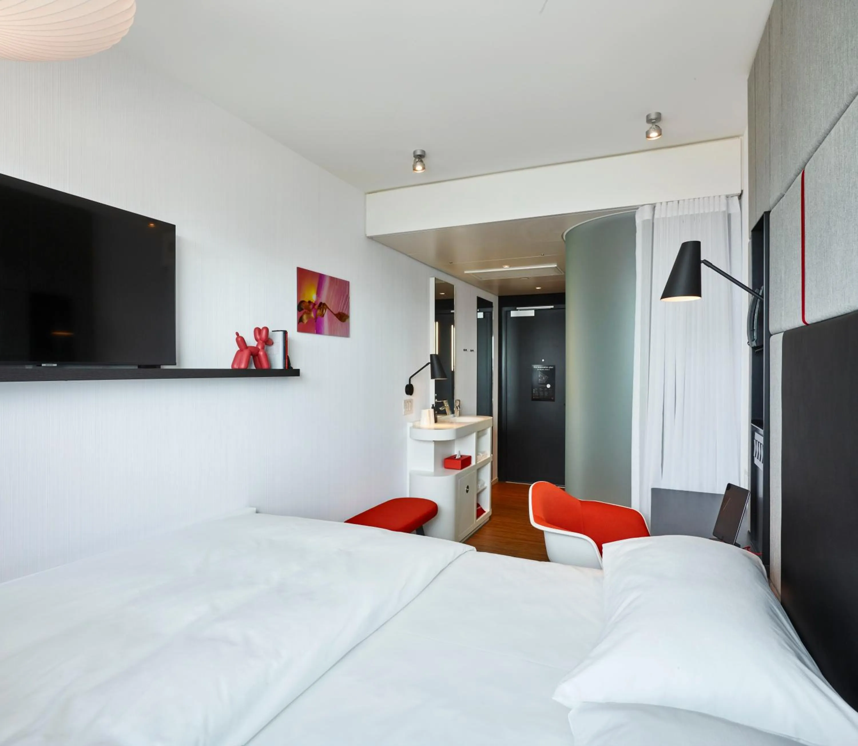 Bedroom, Bed in citizenM Seattle Pioneer Square