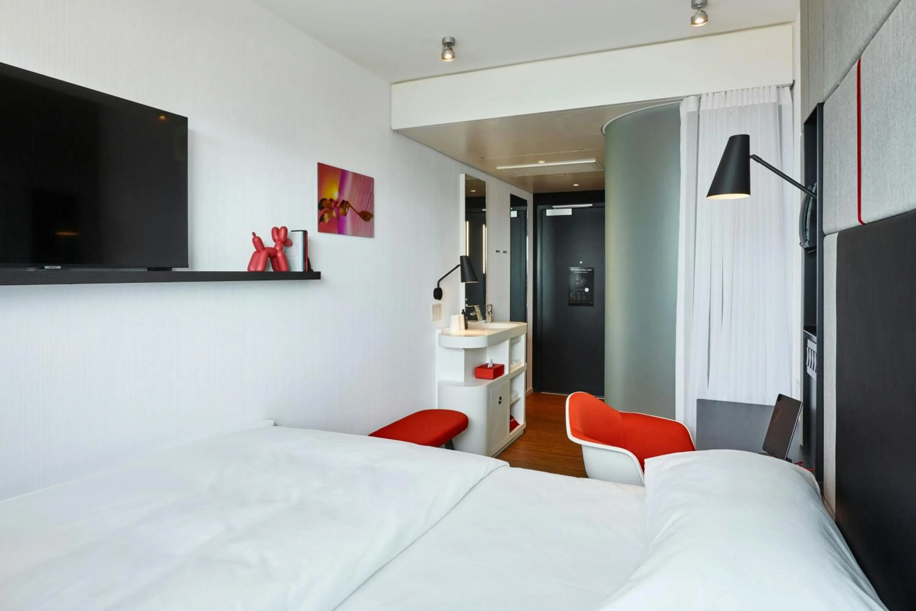 Bedroom, Bed in citizenM Seattle Pioneer Square