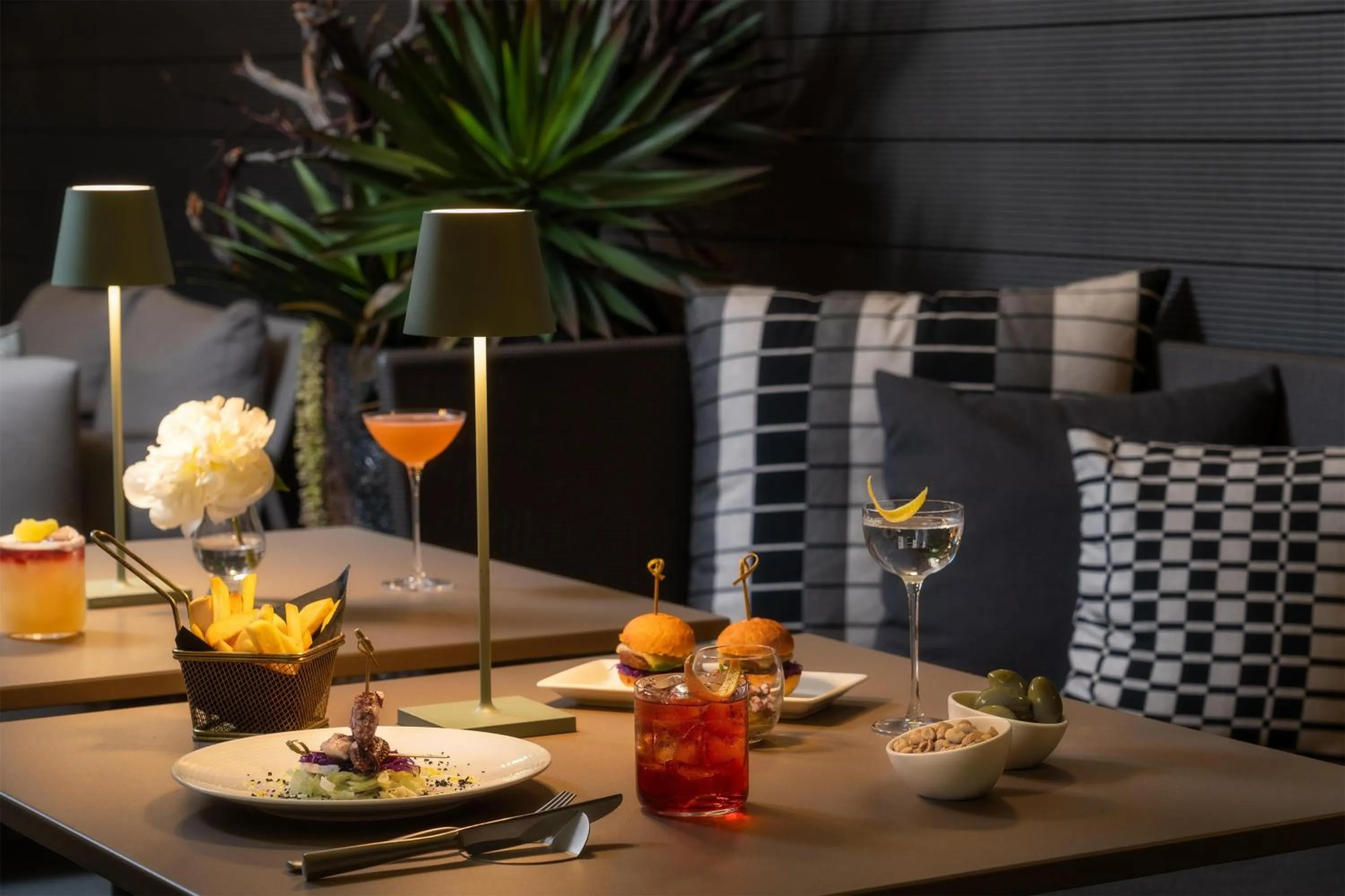 Lounge or bar in WorldHotel Casati 18