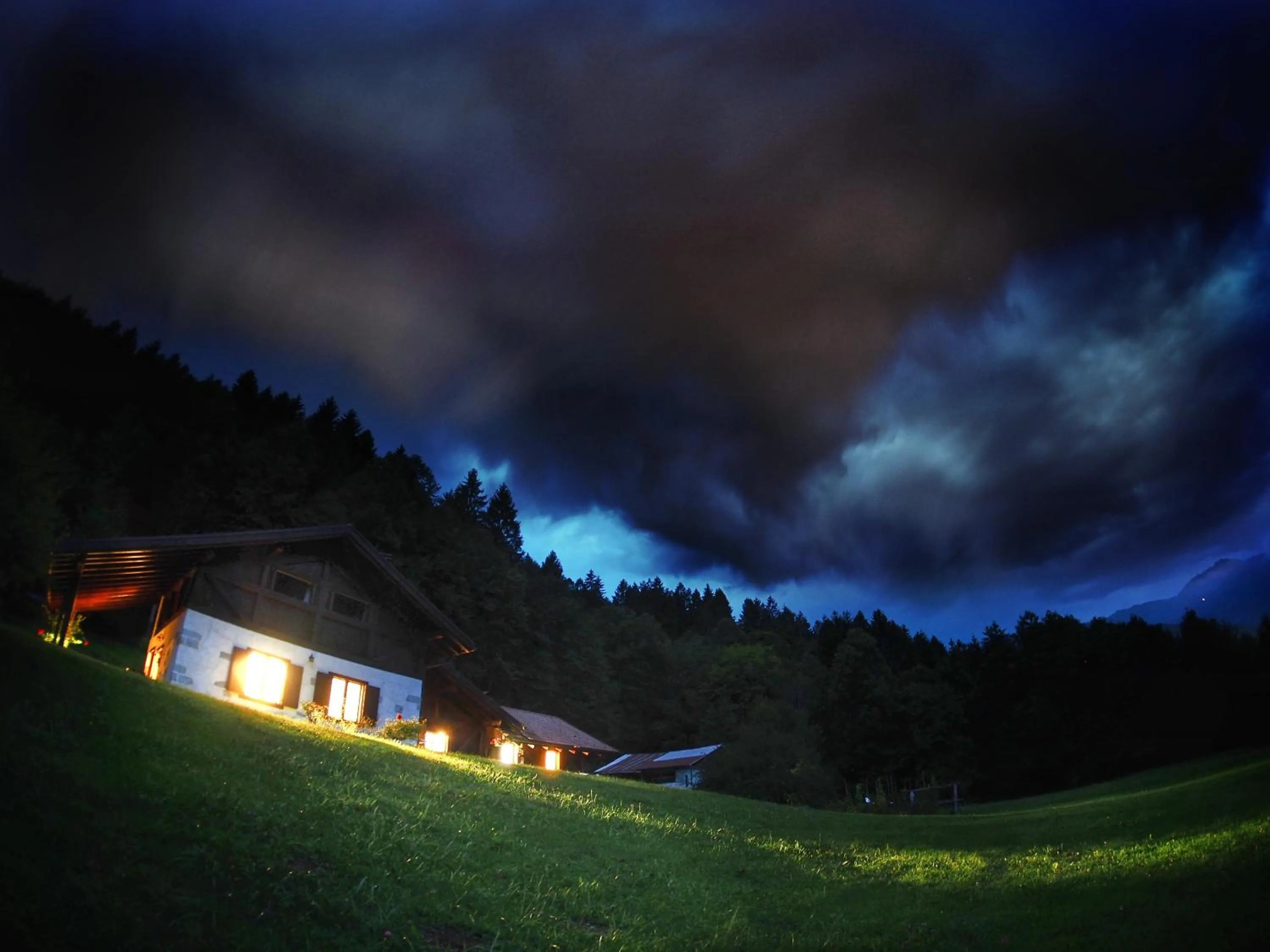 Night in Bed and Breakfast Cappeler