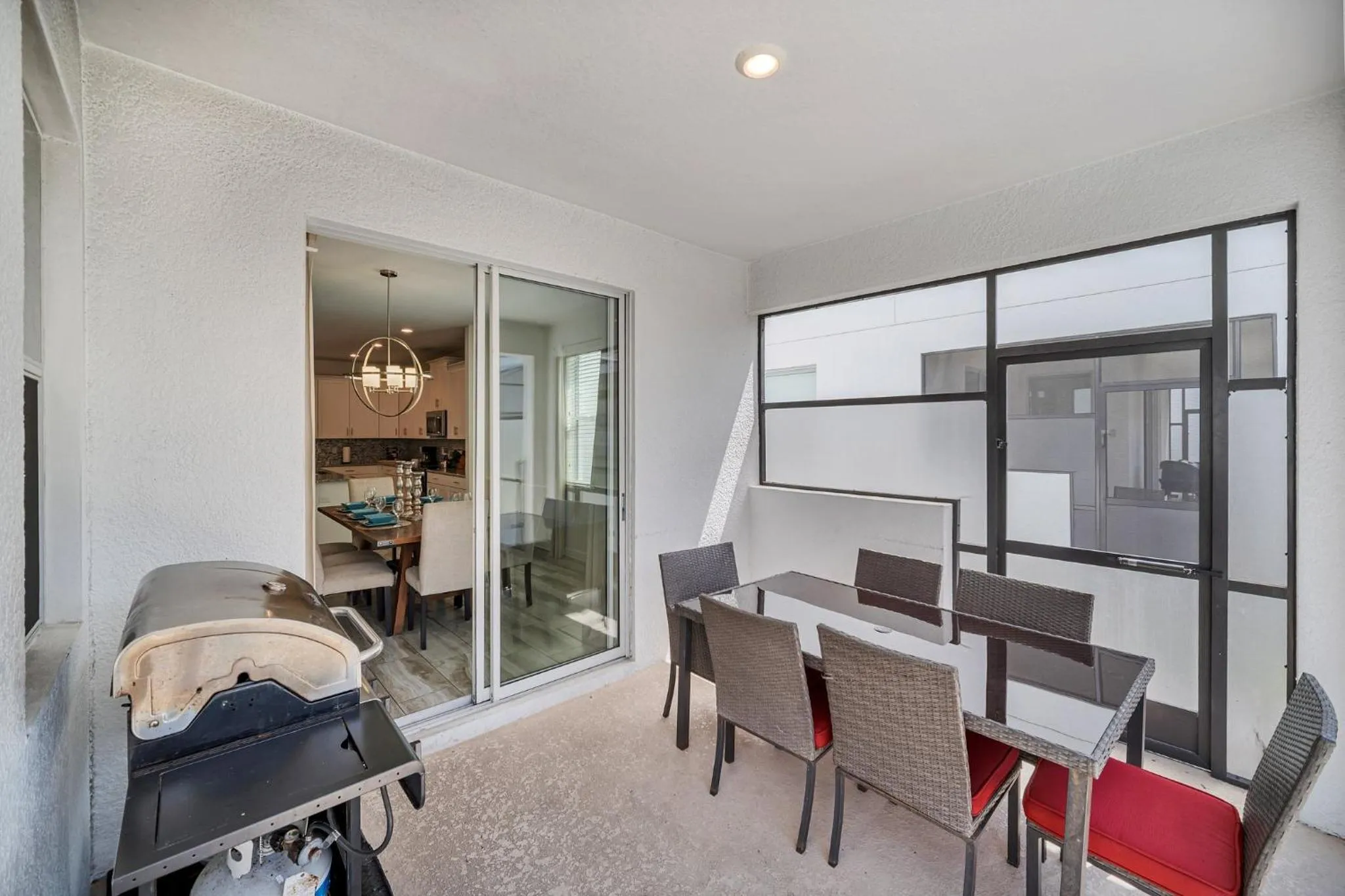 Gorgeous, Modern Home wPrivate Pool