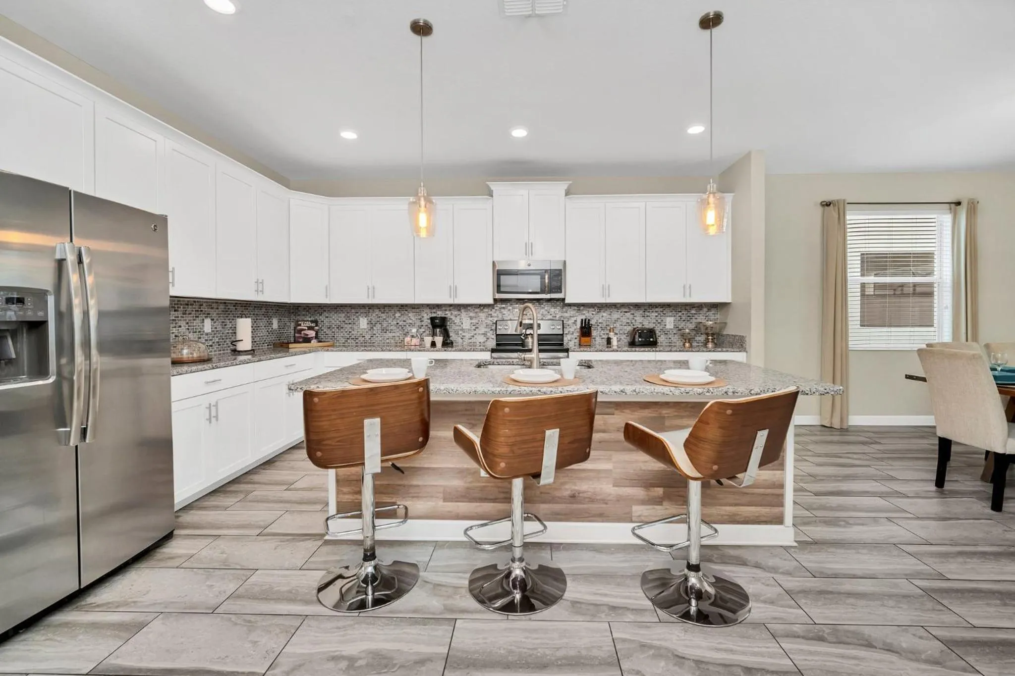 Gorgeous, Modern Home wPrivate Pool