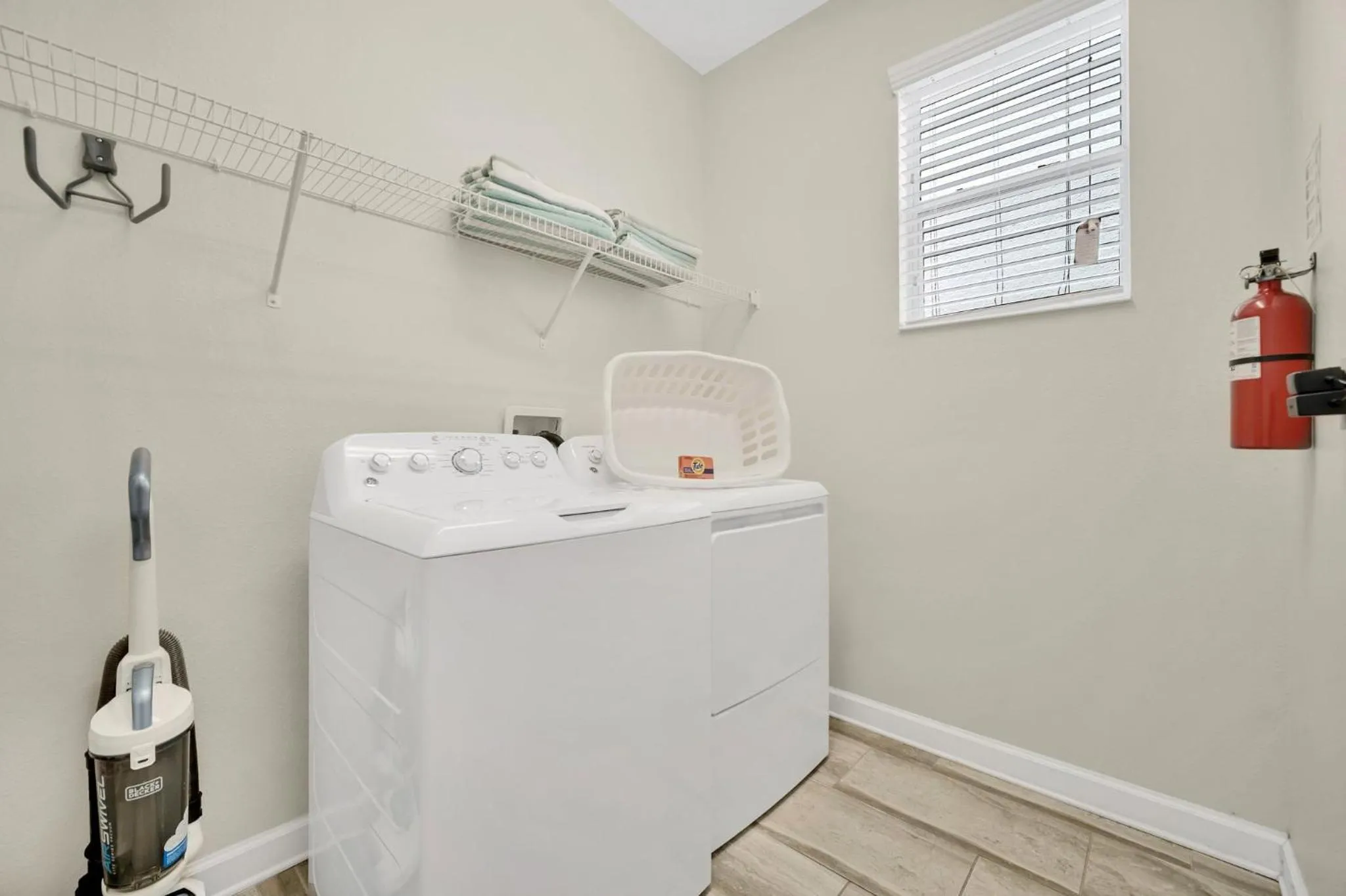 Gorgeous, Modern Home wPrivate Pool