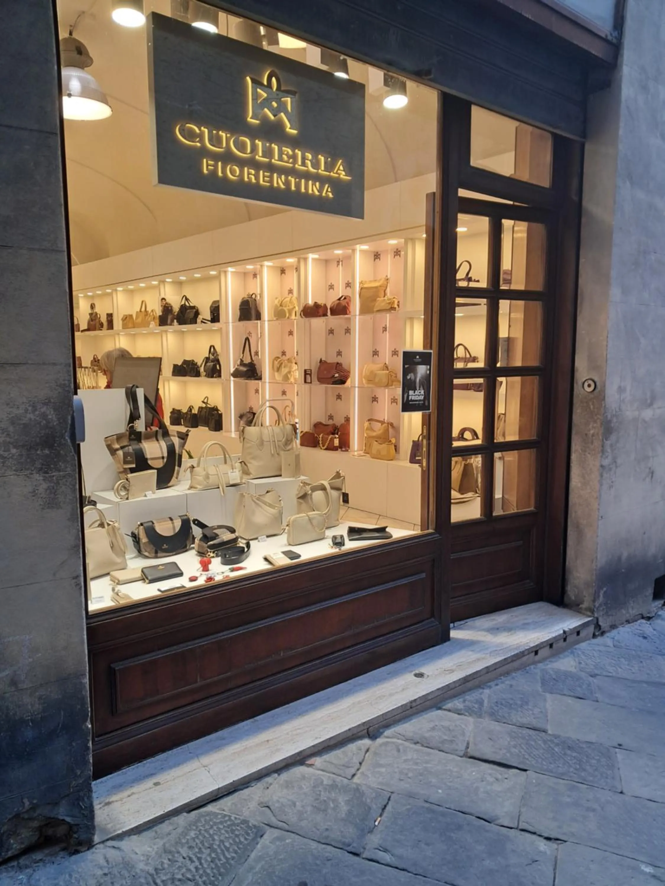 On-site shops in Hotel Minerva