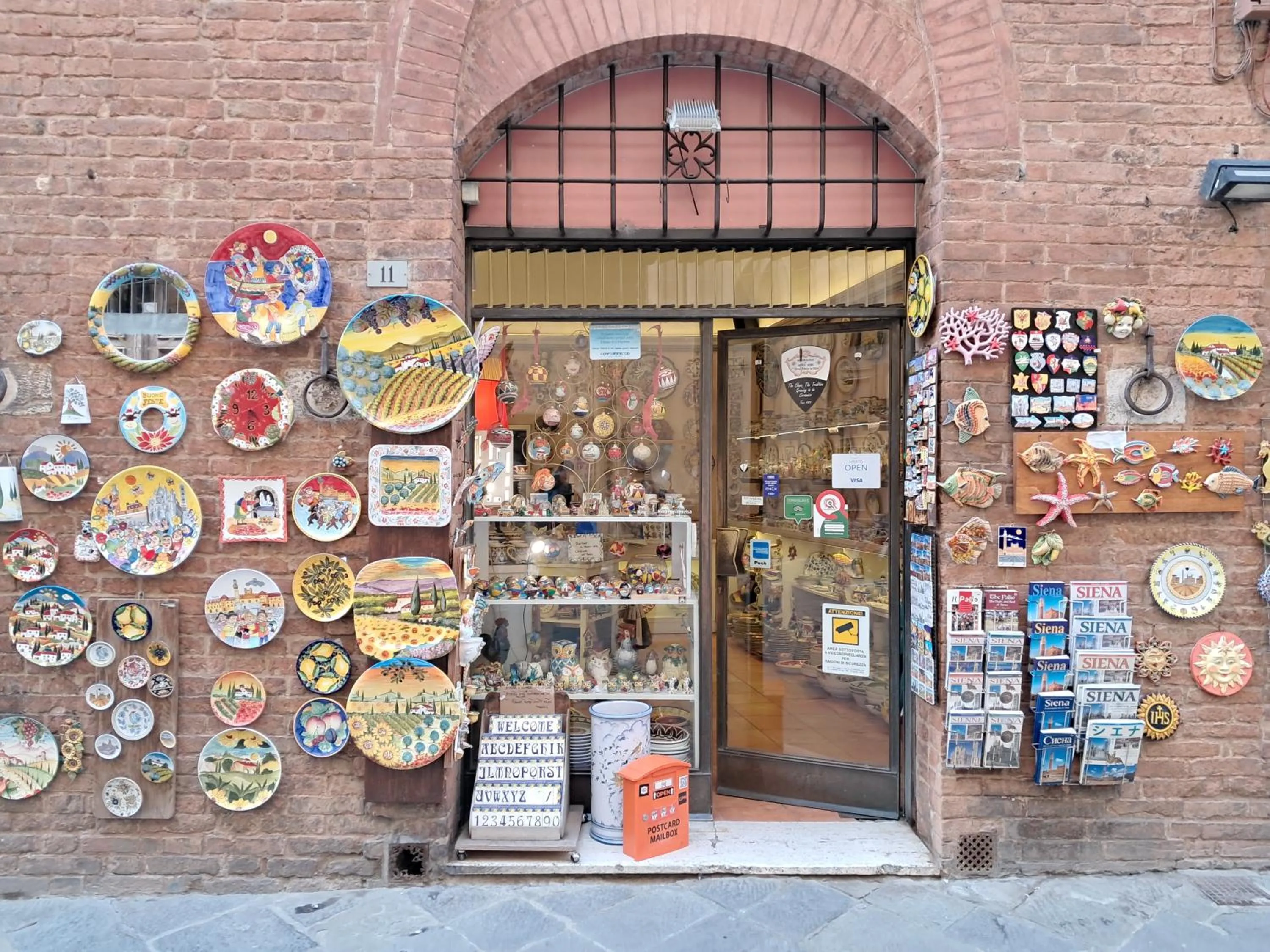 On-site shops in Hotel Minerva