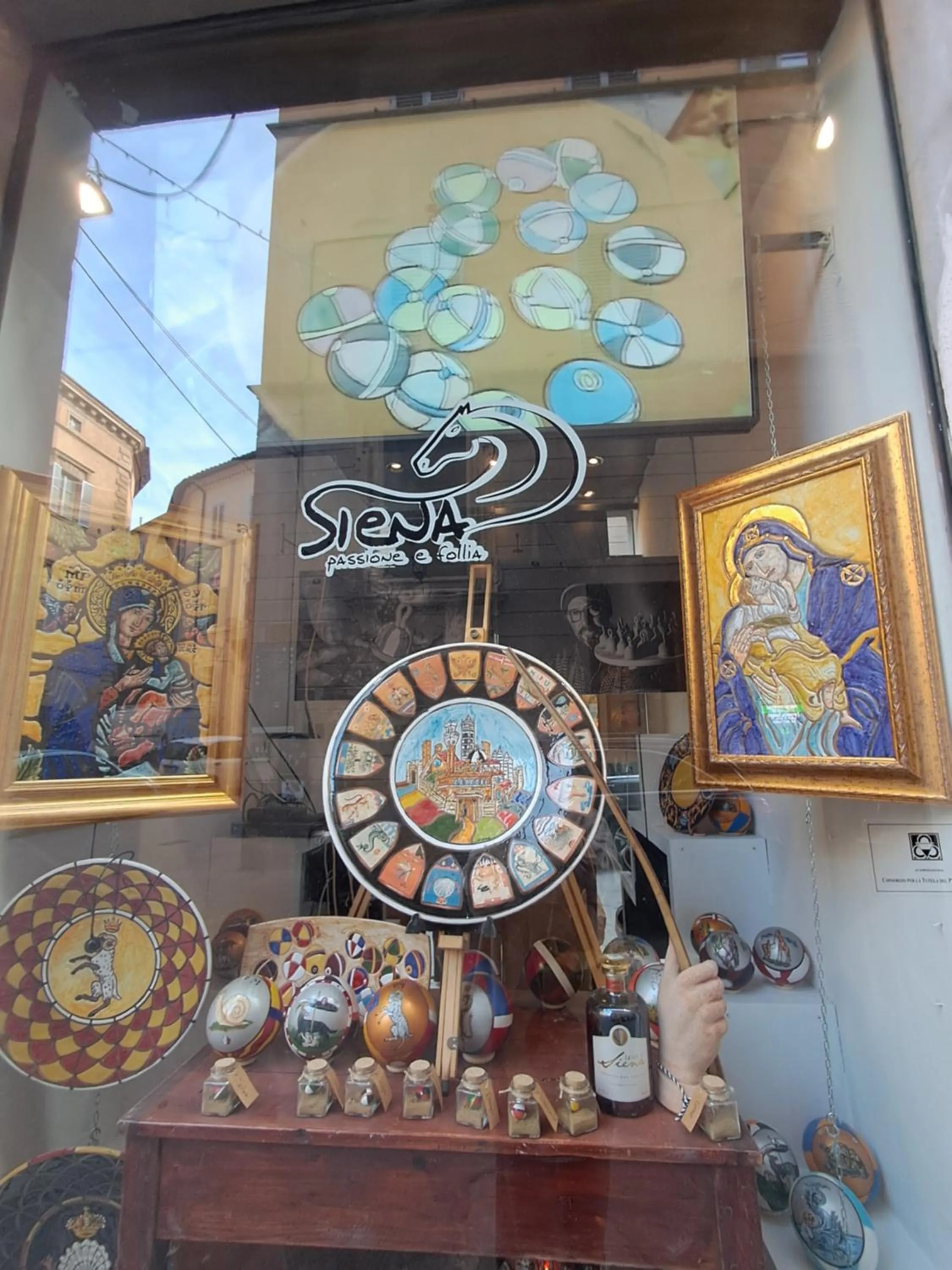 On-site shops in Hotel Minerva