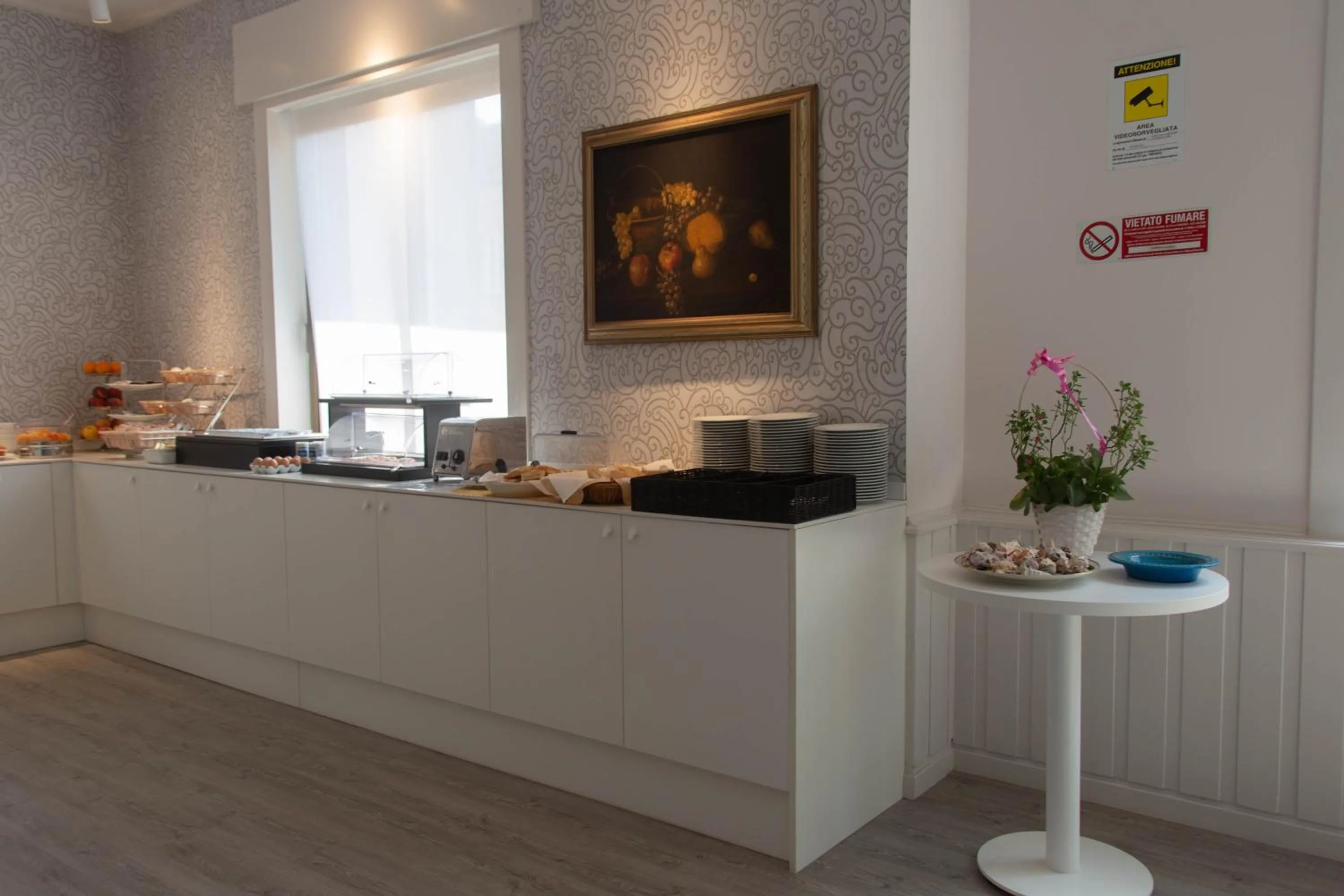 Buffet breakfast in Hotel Vittoria