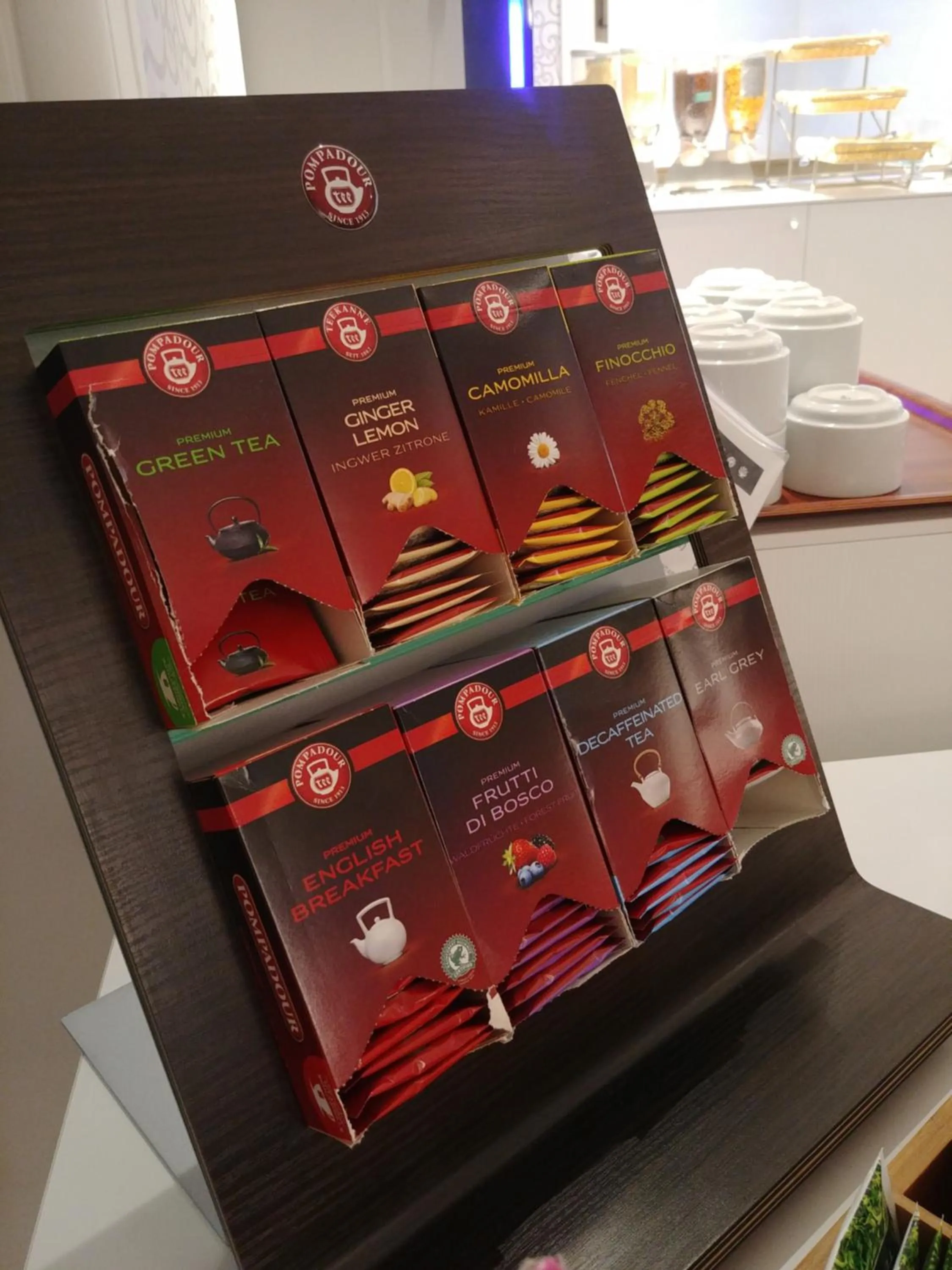 Buffet breakfast in Hotel Vittoria