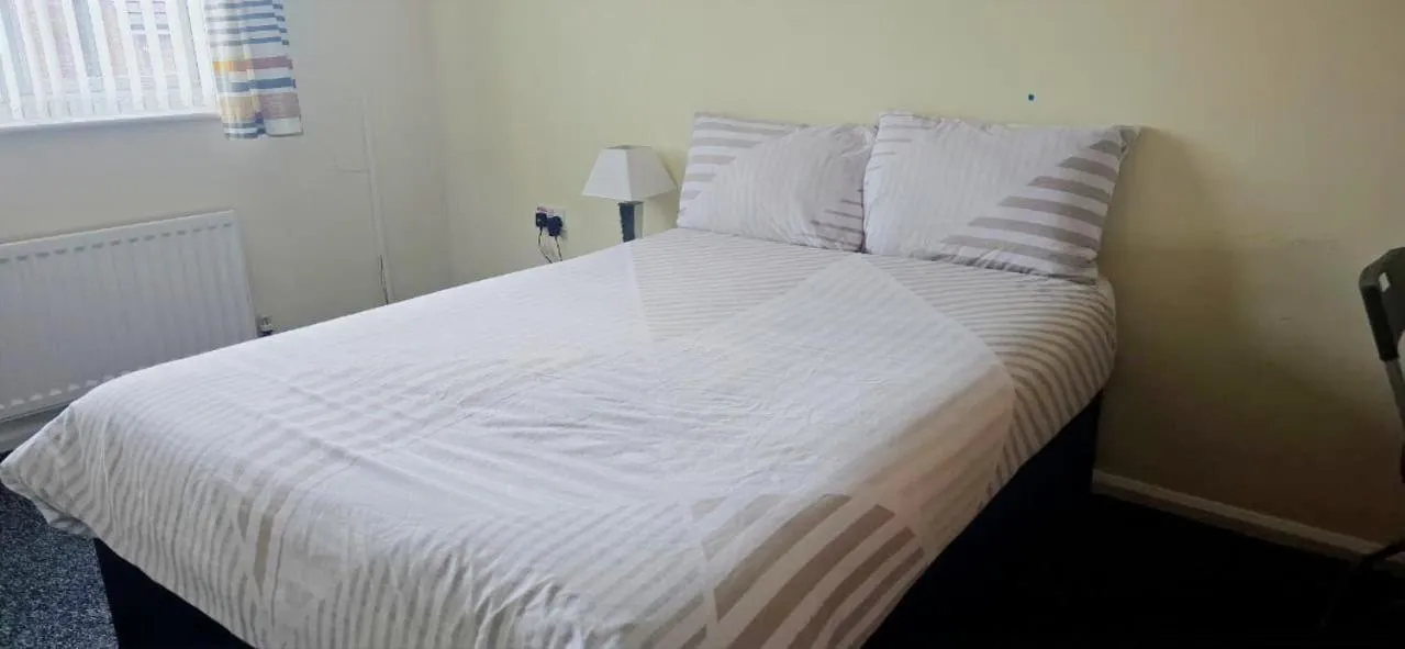 Bed in Nice Residential Within Easy Reach Of Town