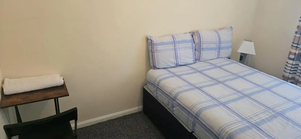 Bed in Nice Residential Within Easy Reach Of Town