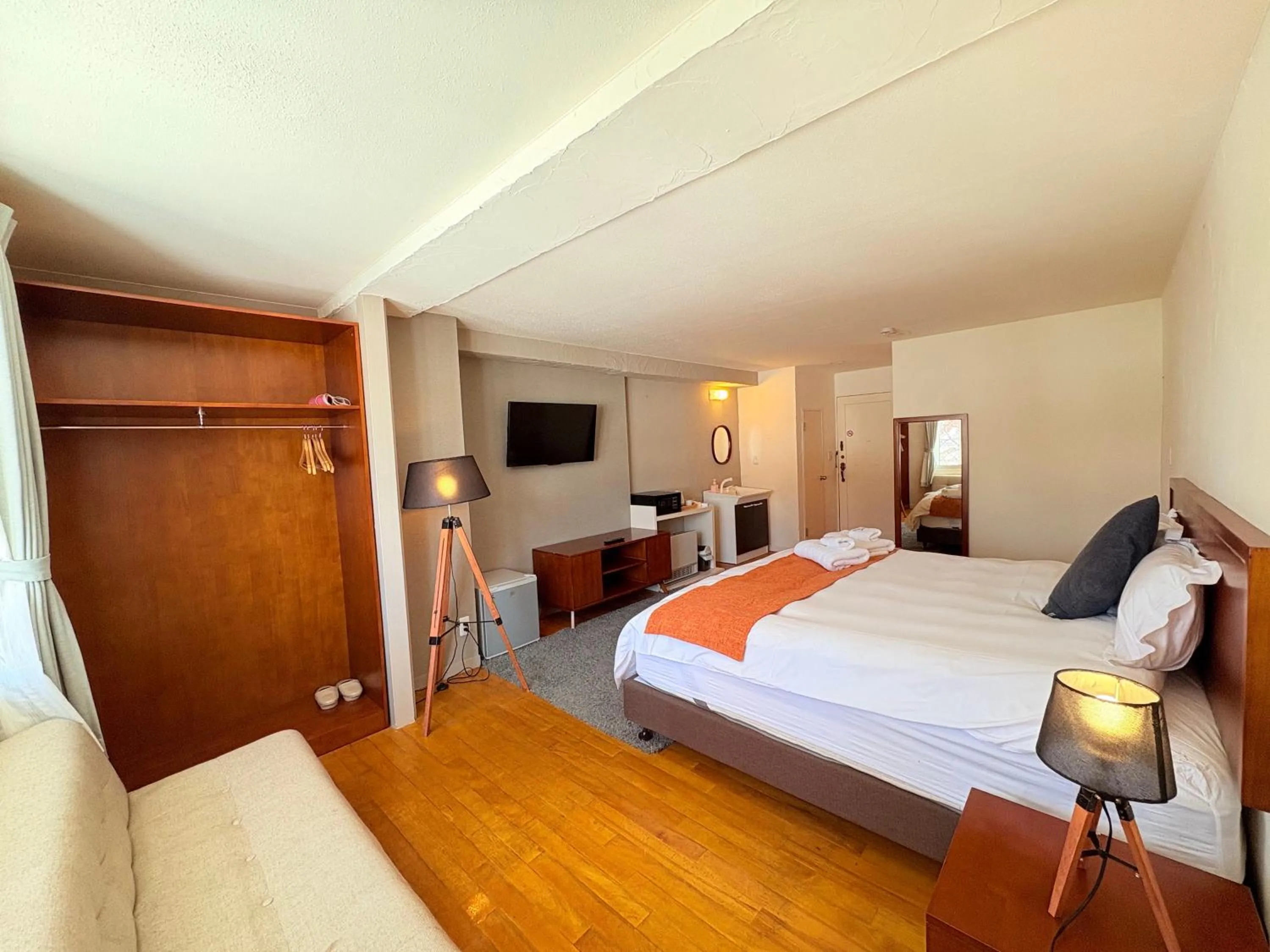 Guests, Bed in Active Life Madarao