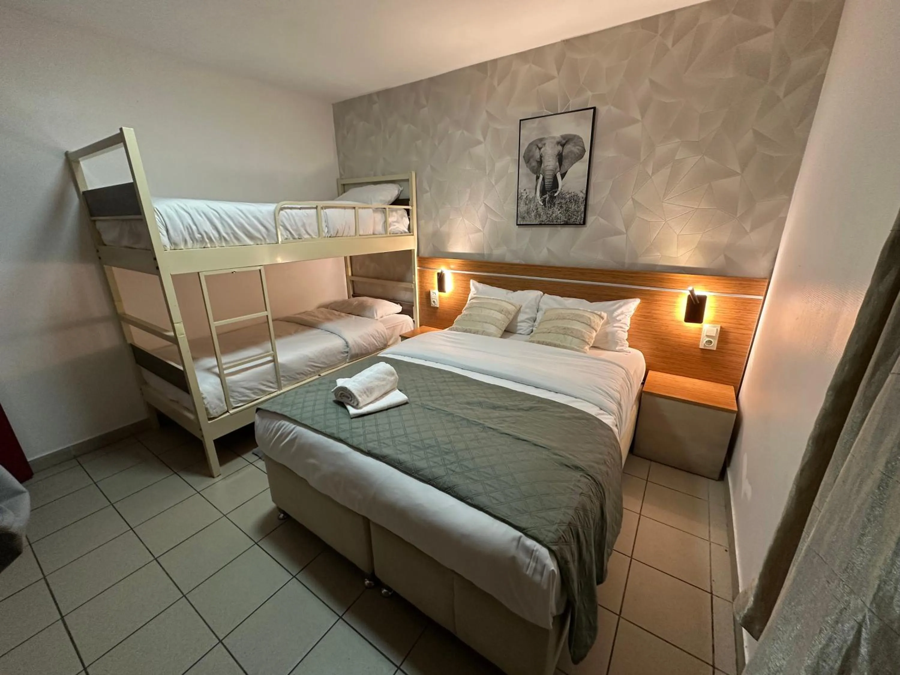 Bed in Hôtel Le Prince, Poitiers Gare