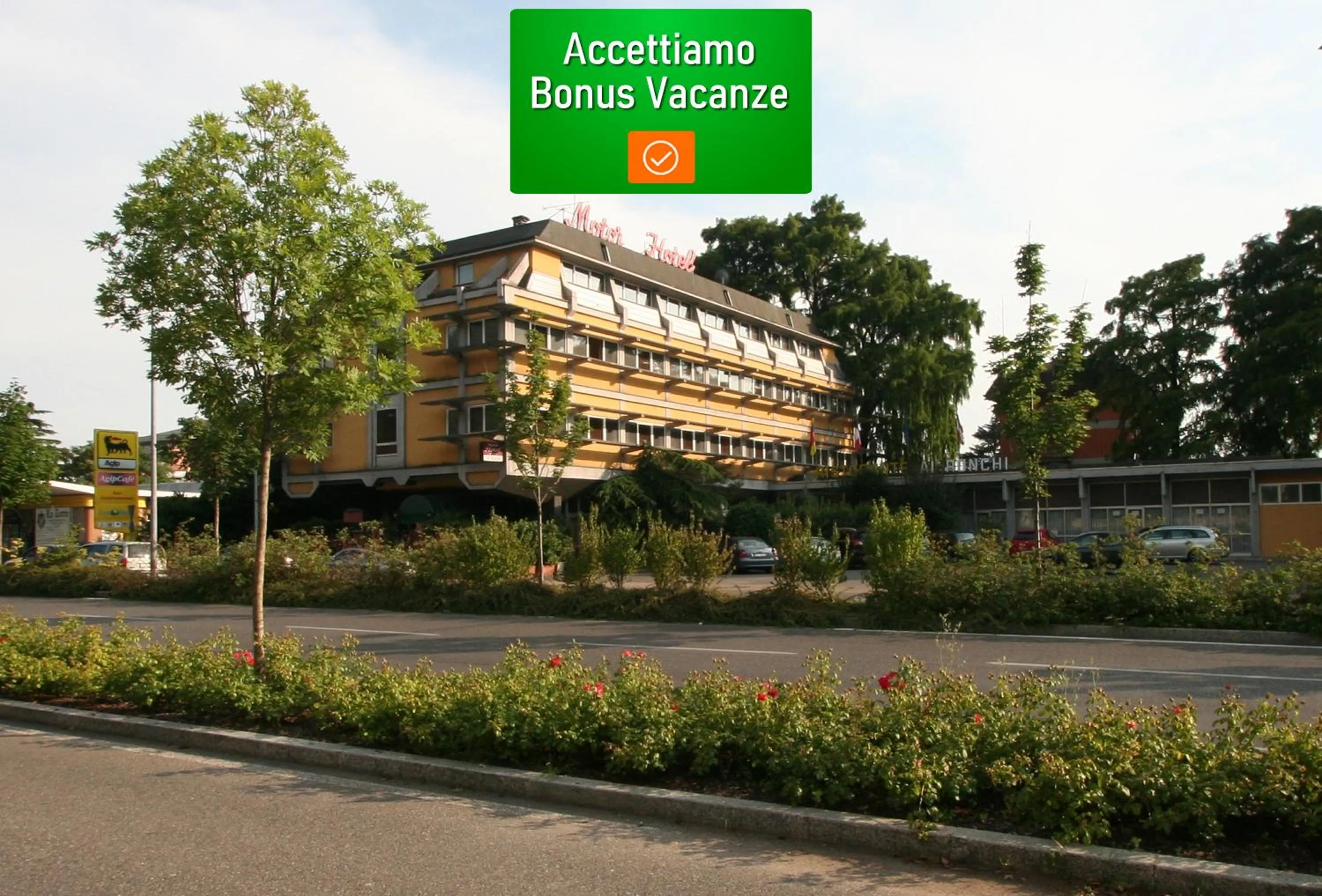 Property building in Ai Ronchi Motor Hotel Brescia