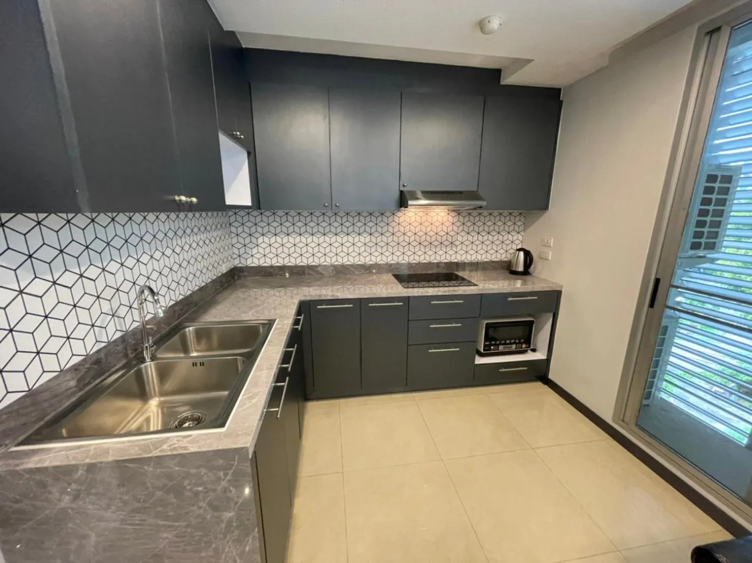 ViVi Avenue Thonglor