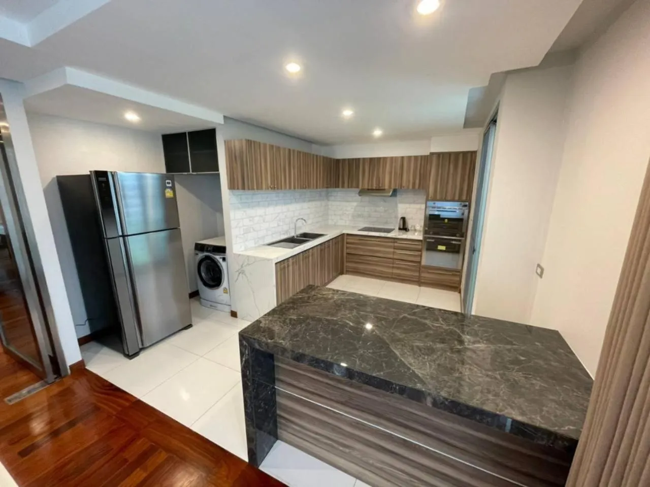 ViVi Avenue Thonglor