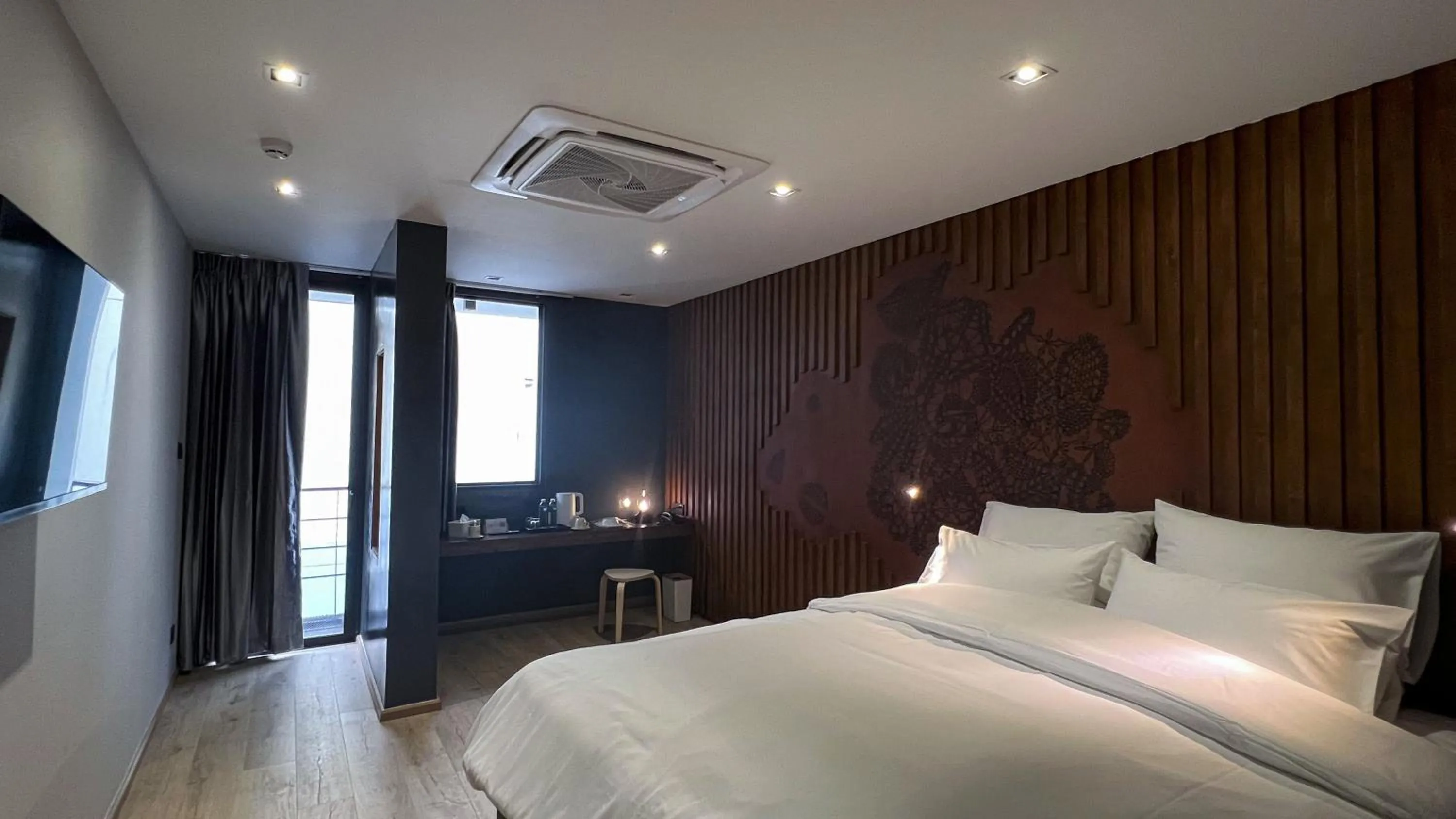 Photo of the whole room, Bed in The Nhorm Hotel Ratchada