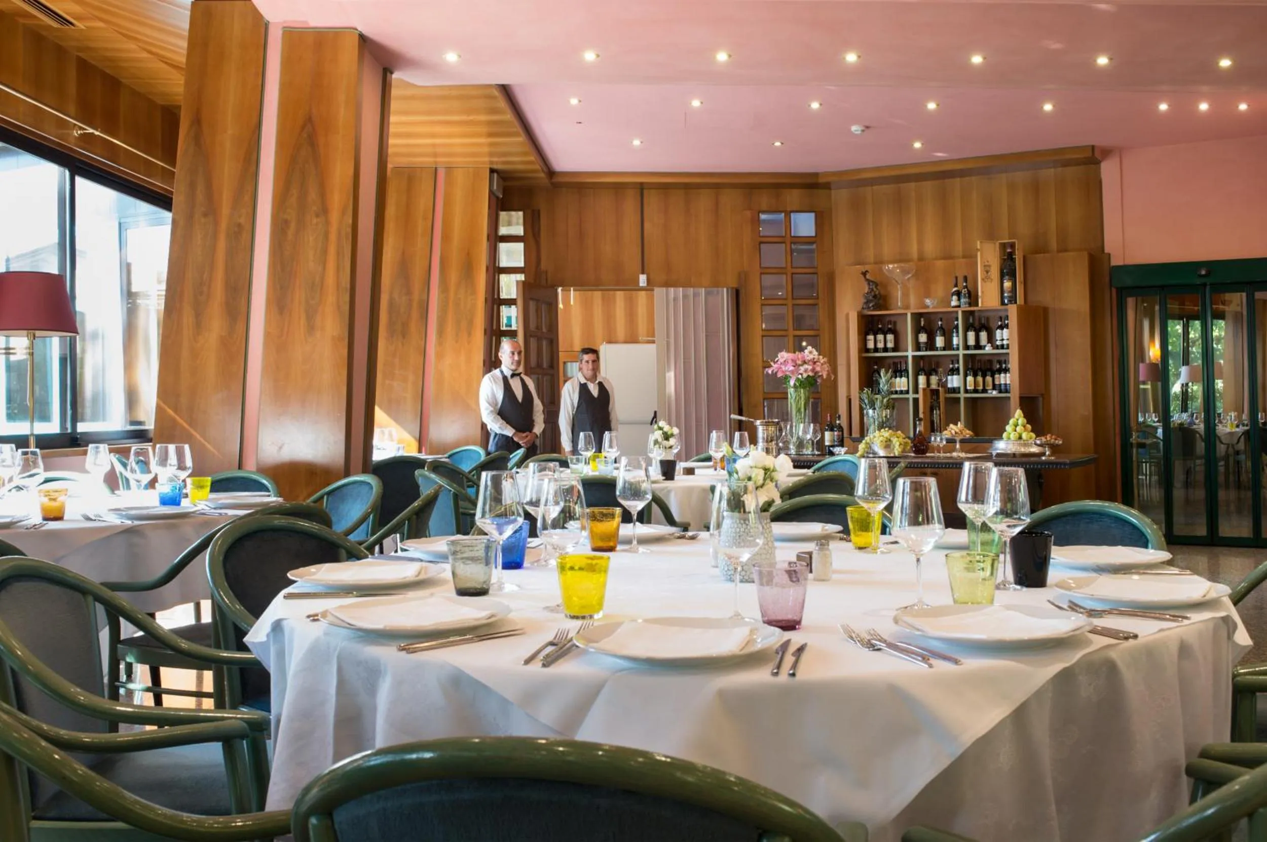 Restaurant/places to eat in Grand Hotel Panoramic