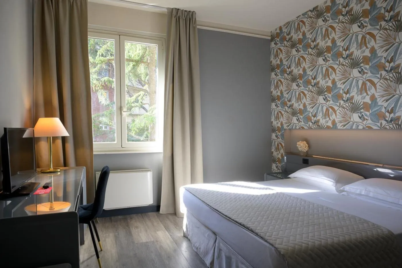 Bedroom, Bed in Grand Hotel Panoramic