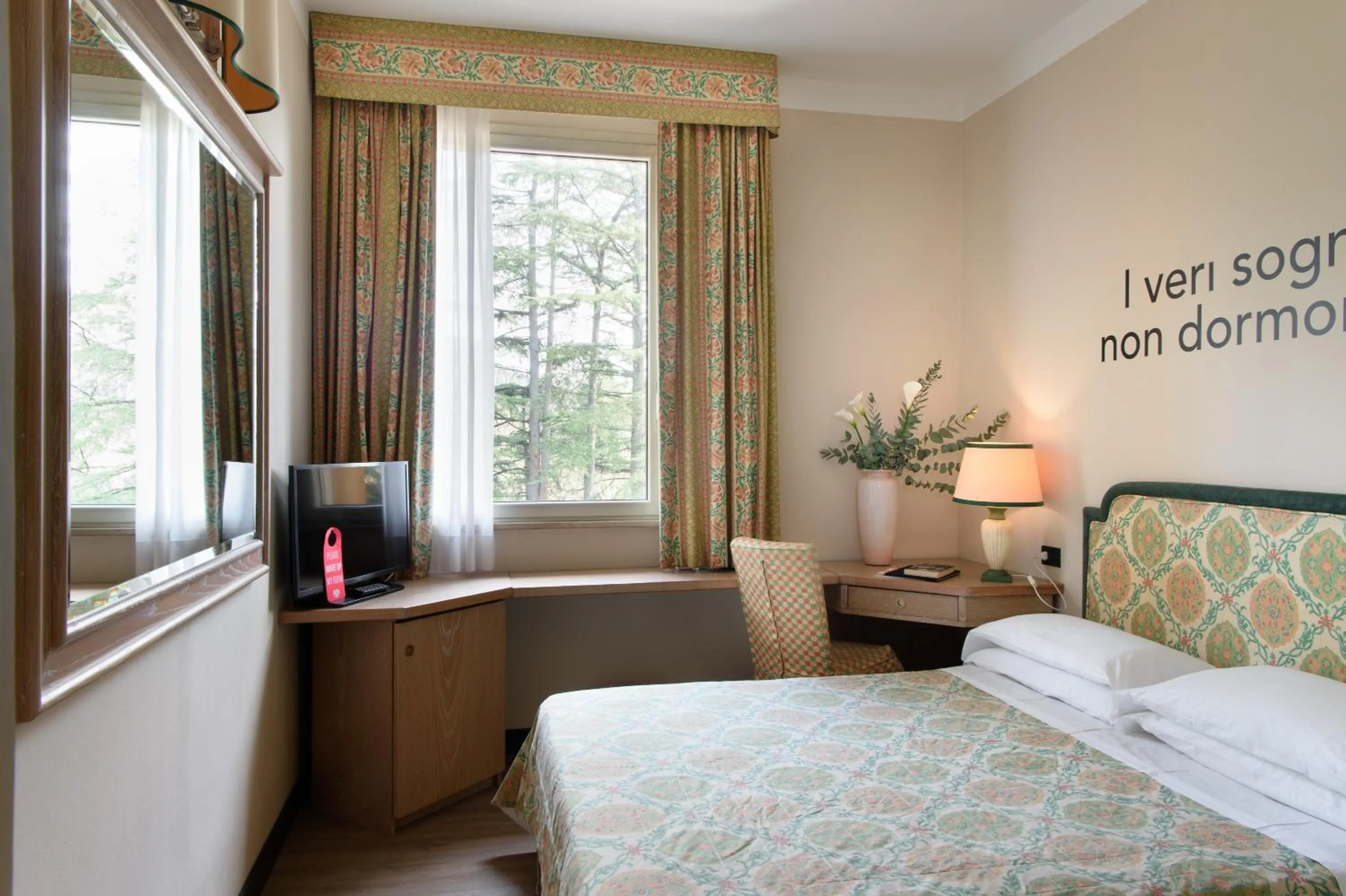 Photo of the whole room, Bed in Grand Hotel Panoramic