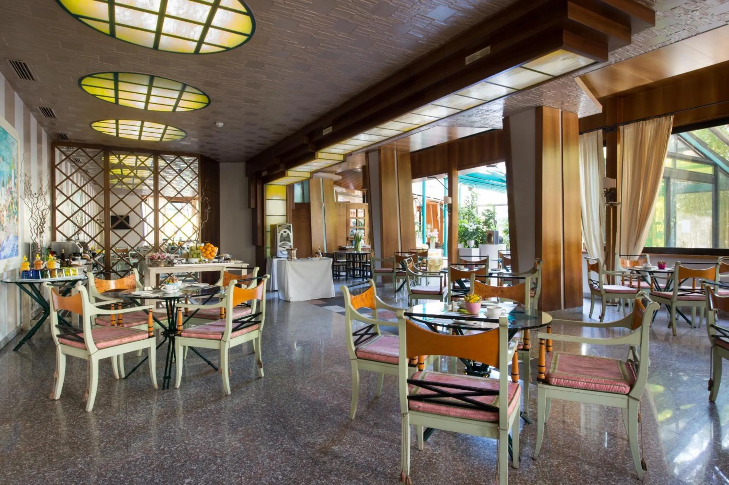 Restaurant/places to eat in Grand Hotel Panoramic