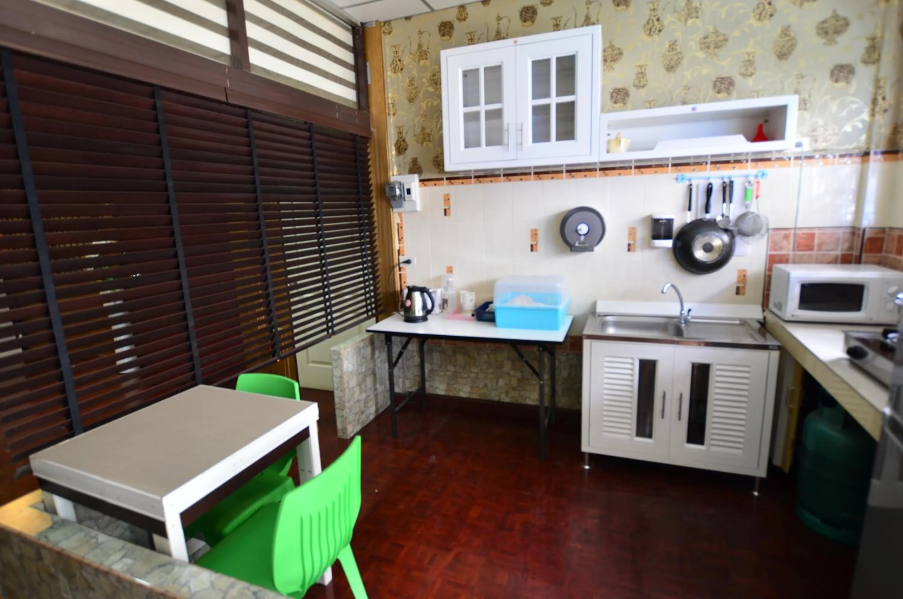 Kitchen or kitchenette in Decordo Hostel