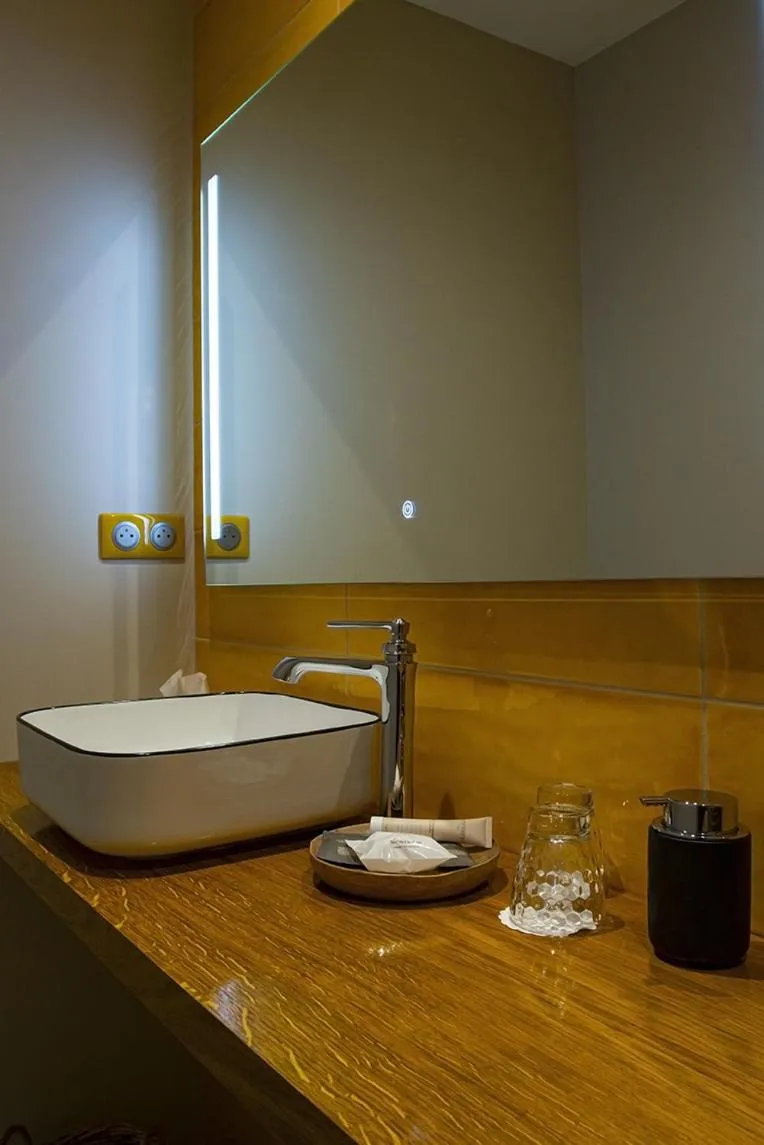 Bathroom in Le Terminus