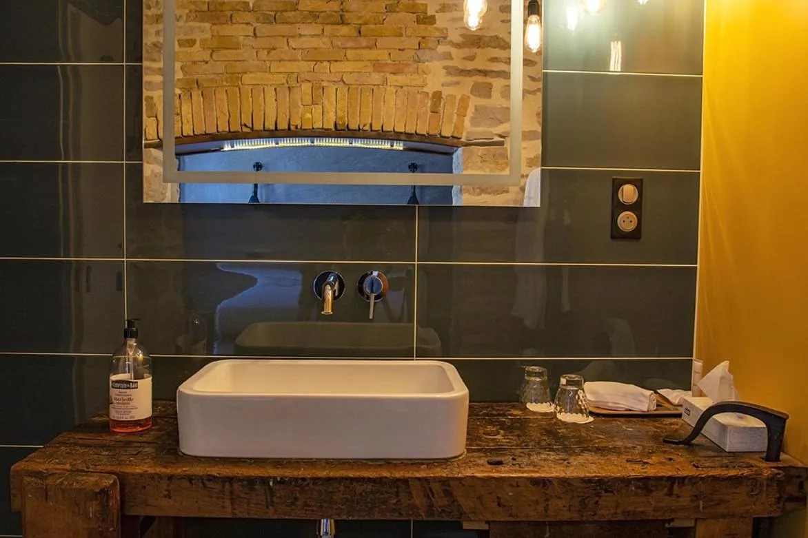 Bathroom in Le Terminus