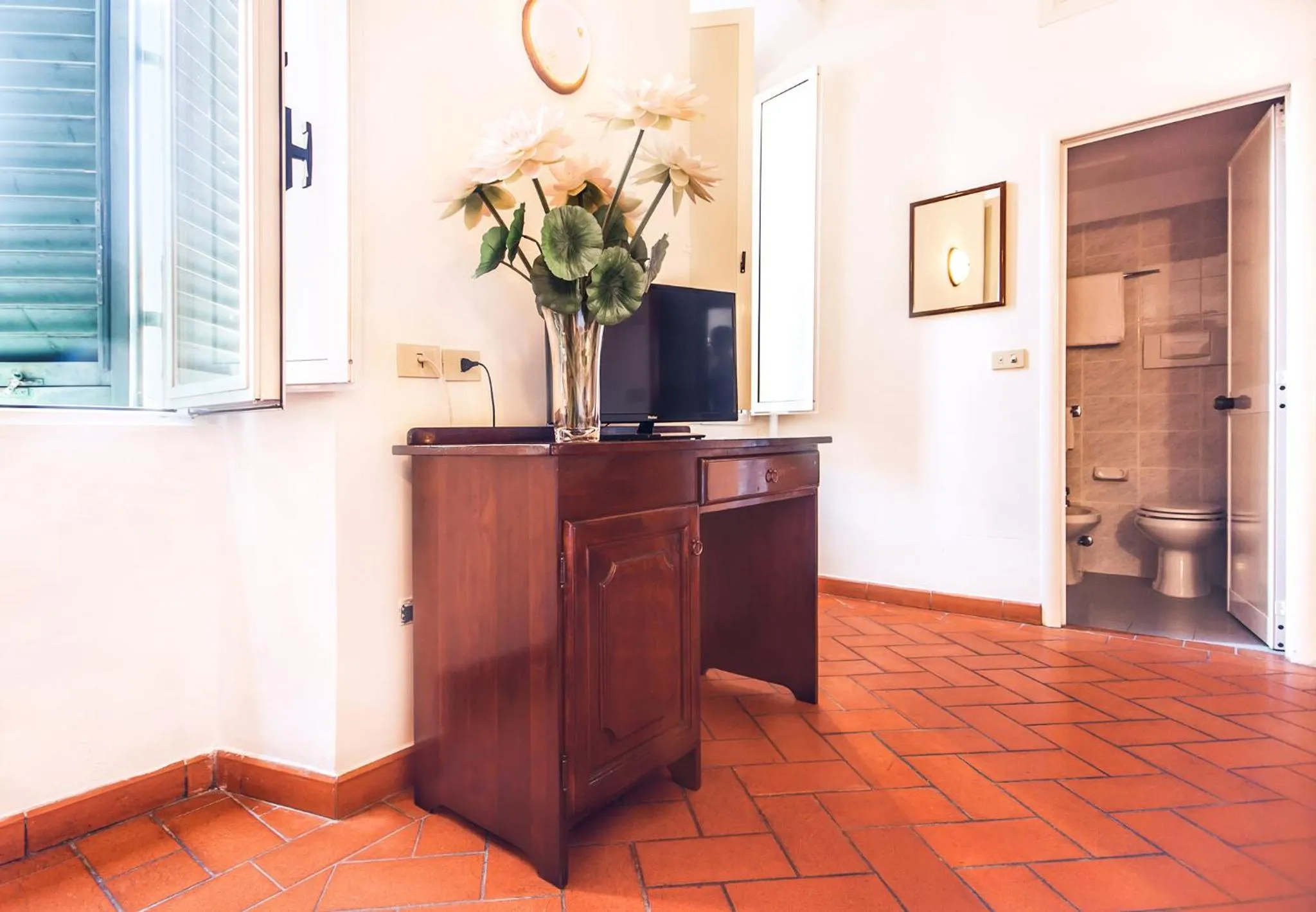 TV and multimedia in Hotel Costantini