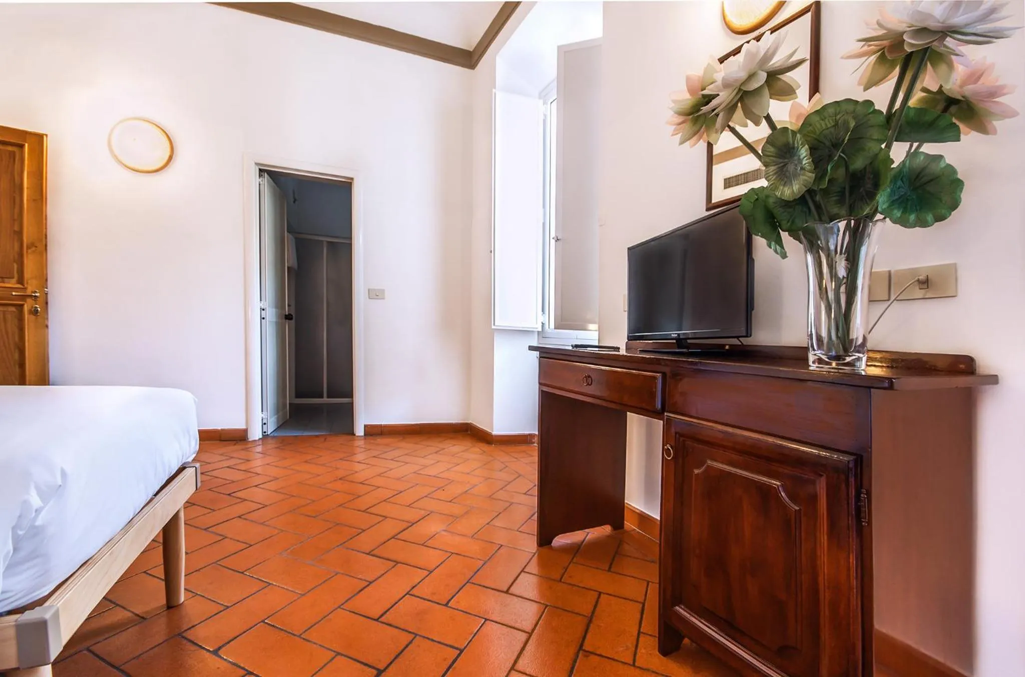 TV and multimedia, Bed in Hotel Costantini