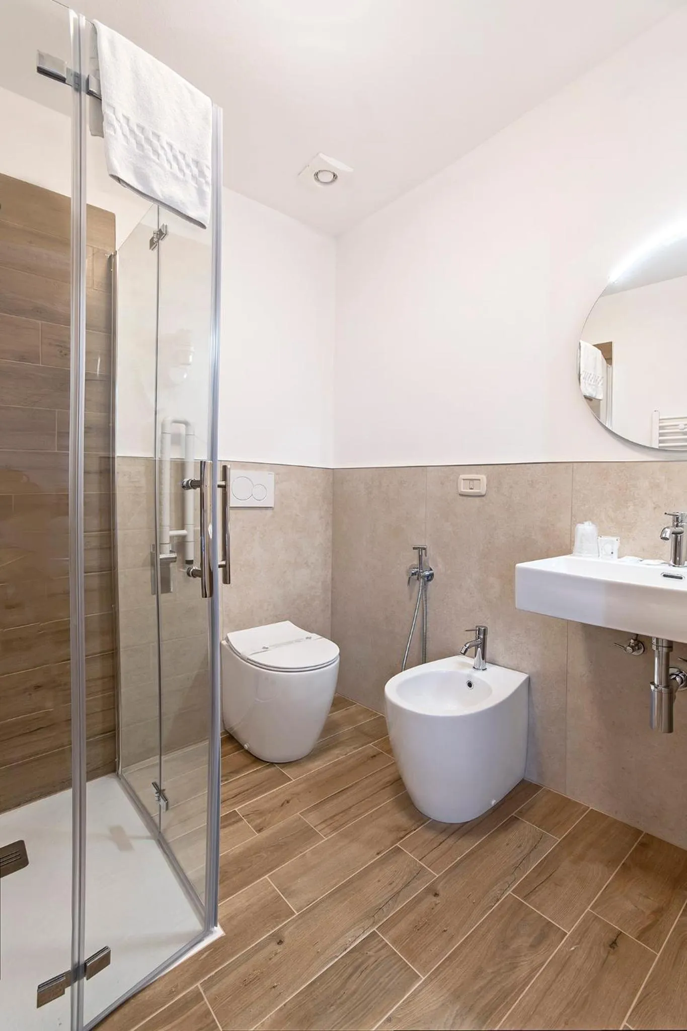 Shower in Hotel Costantini