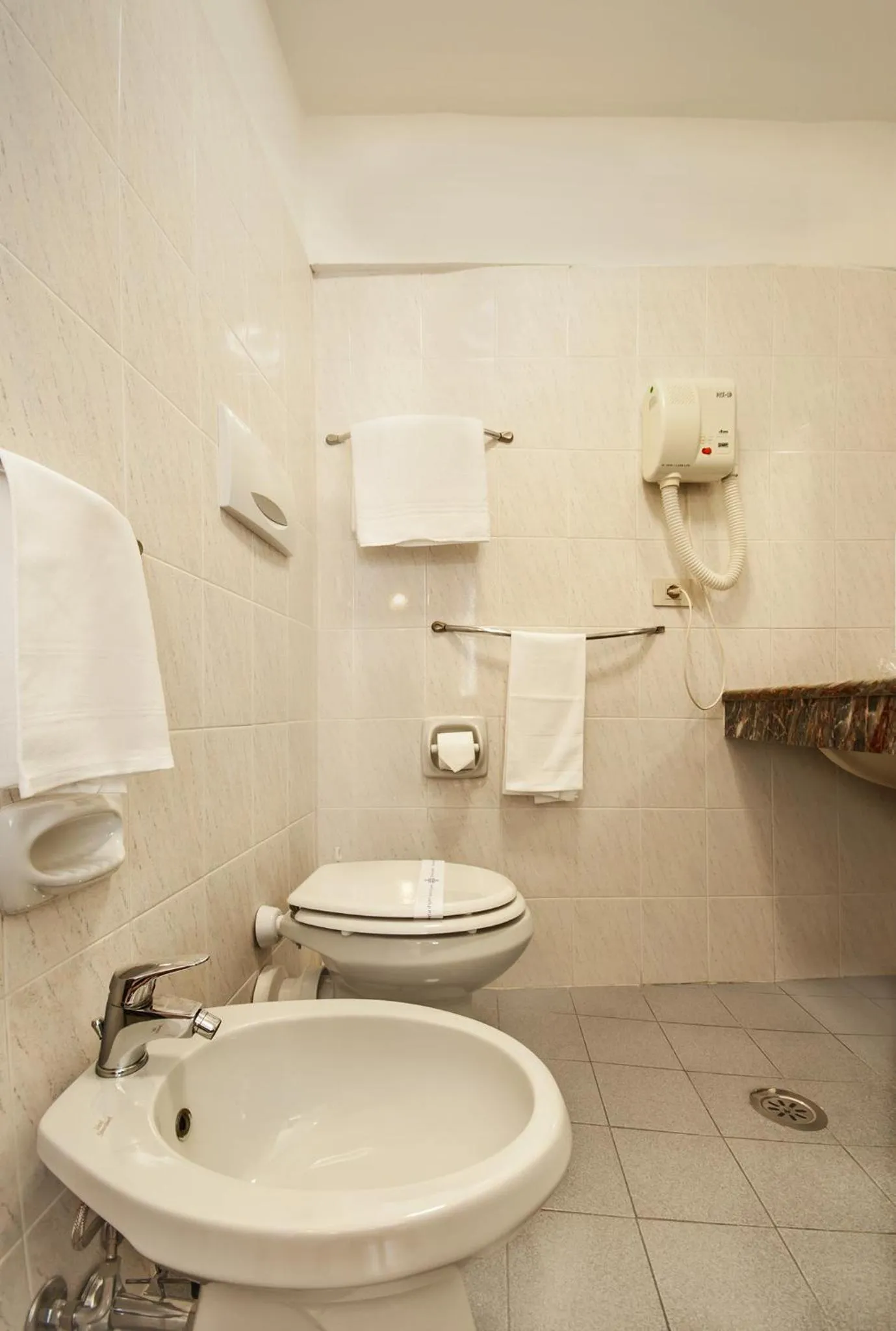 Toilet in Hotel Costantini