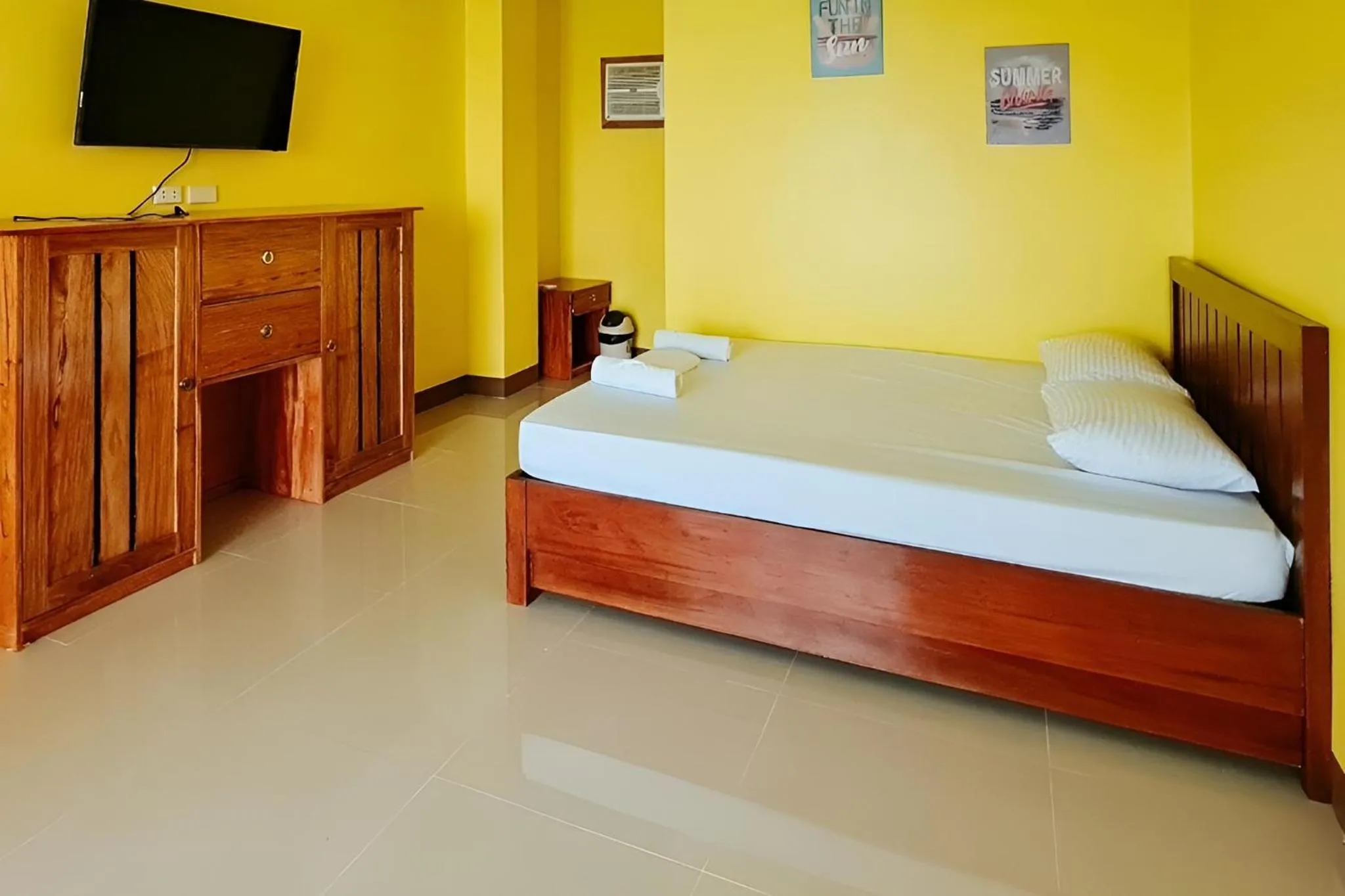 Bed in Galucksea Beach Resort
