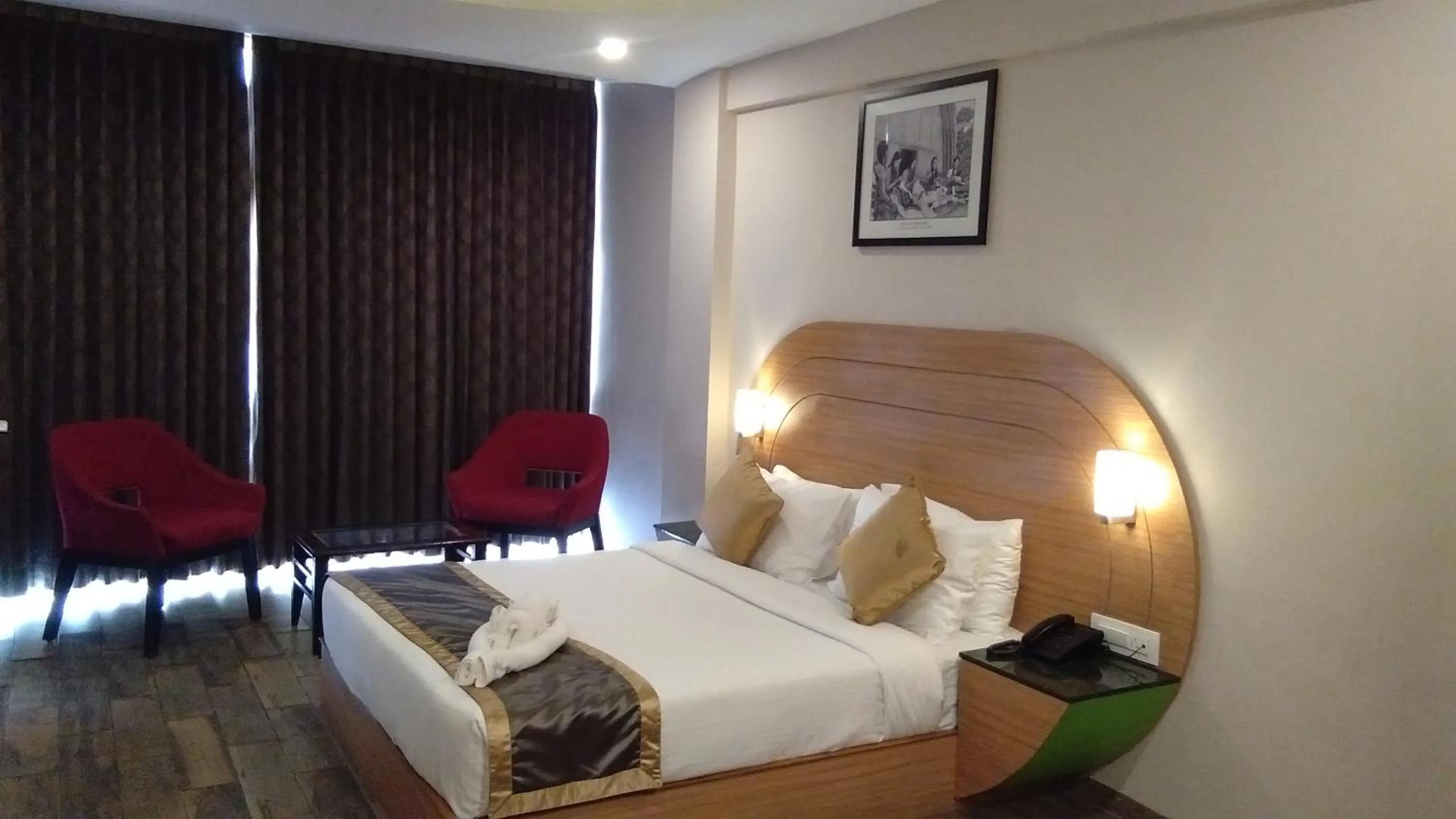 Photo of the whole room, Bed in Mango Hill Central Ooty