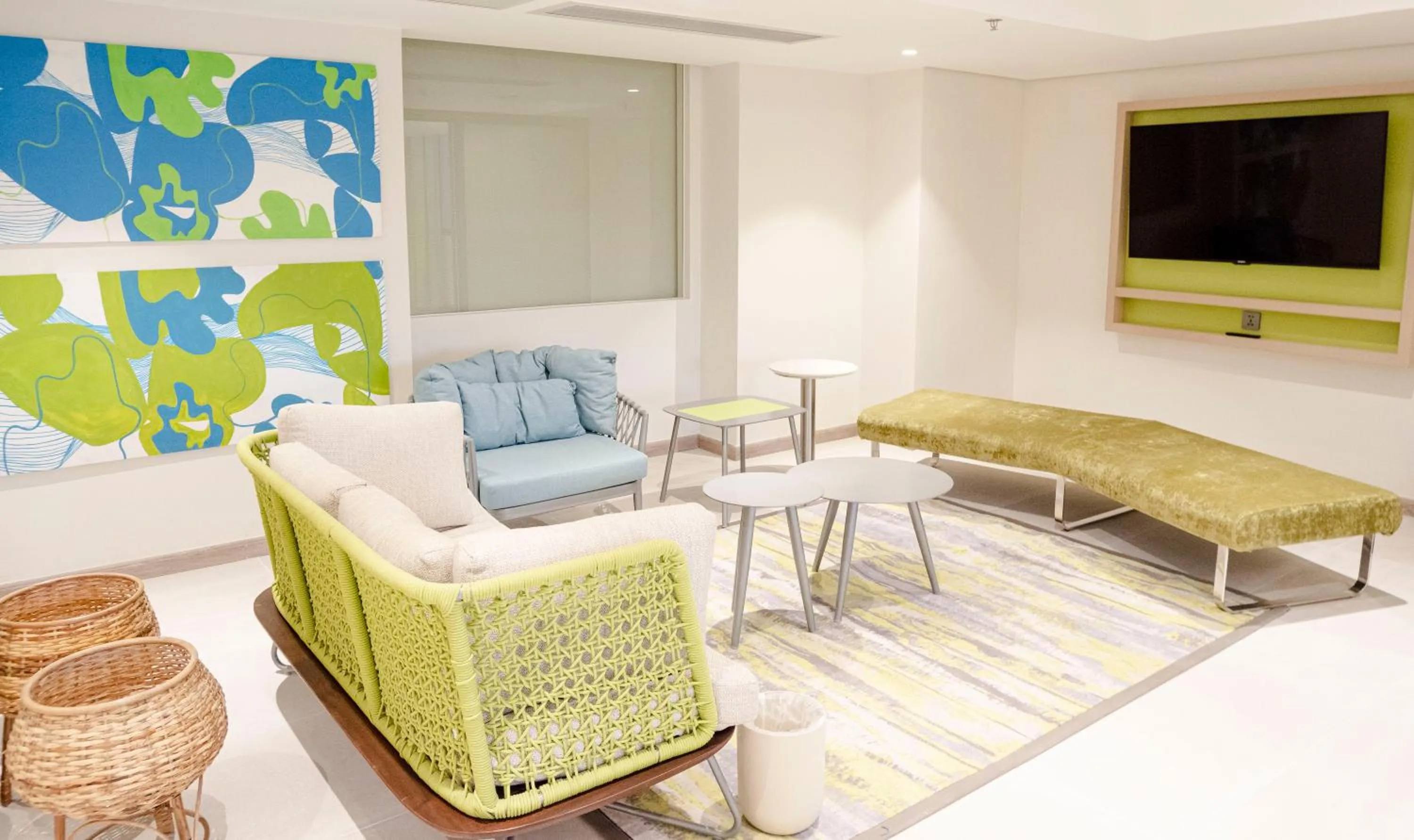 Communal lounge/ TV room in Lime Resort Manila