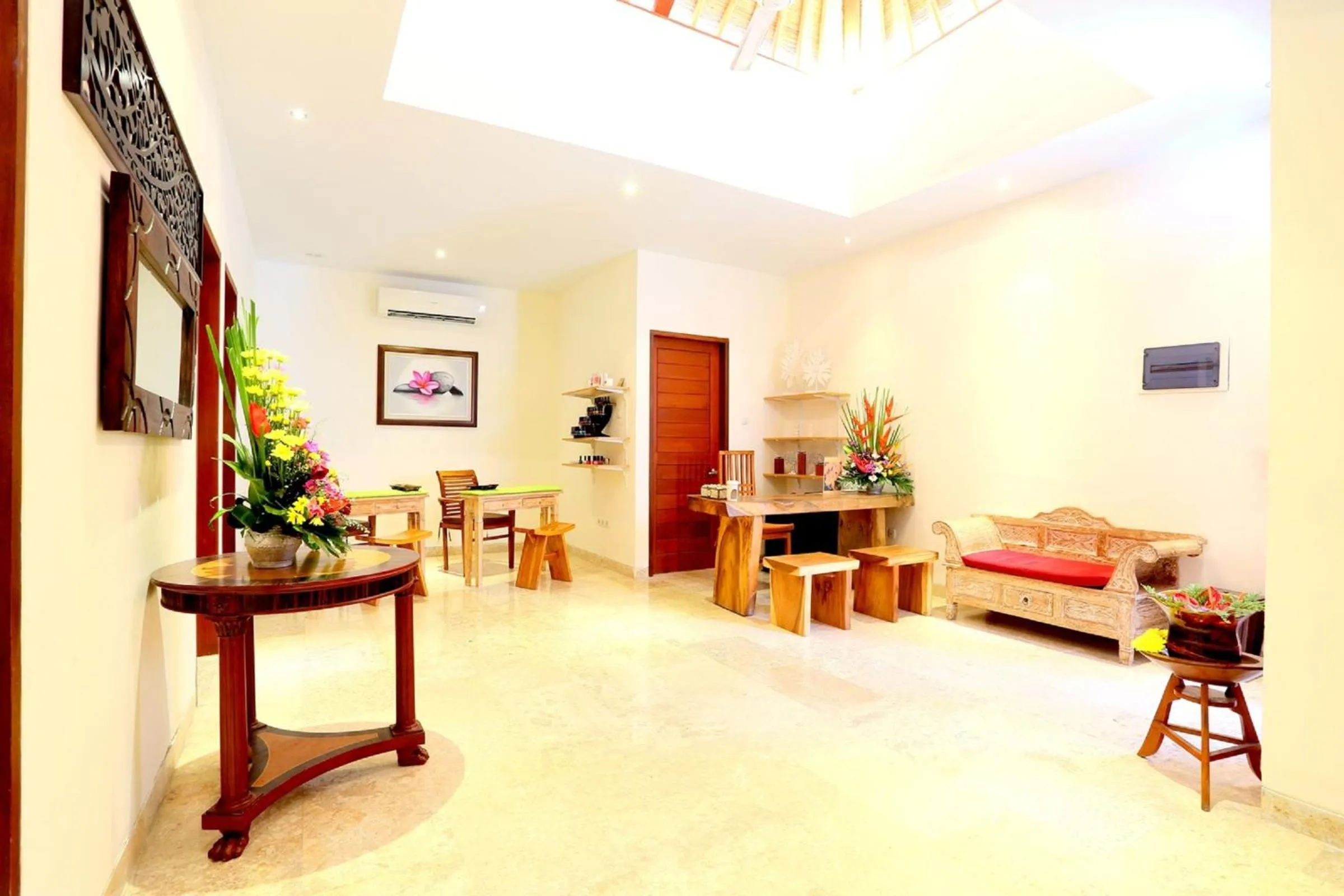 People in Jas Green Villas and Spa