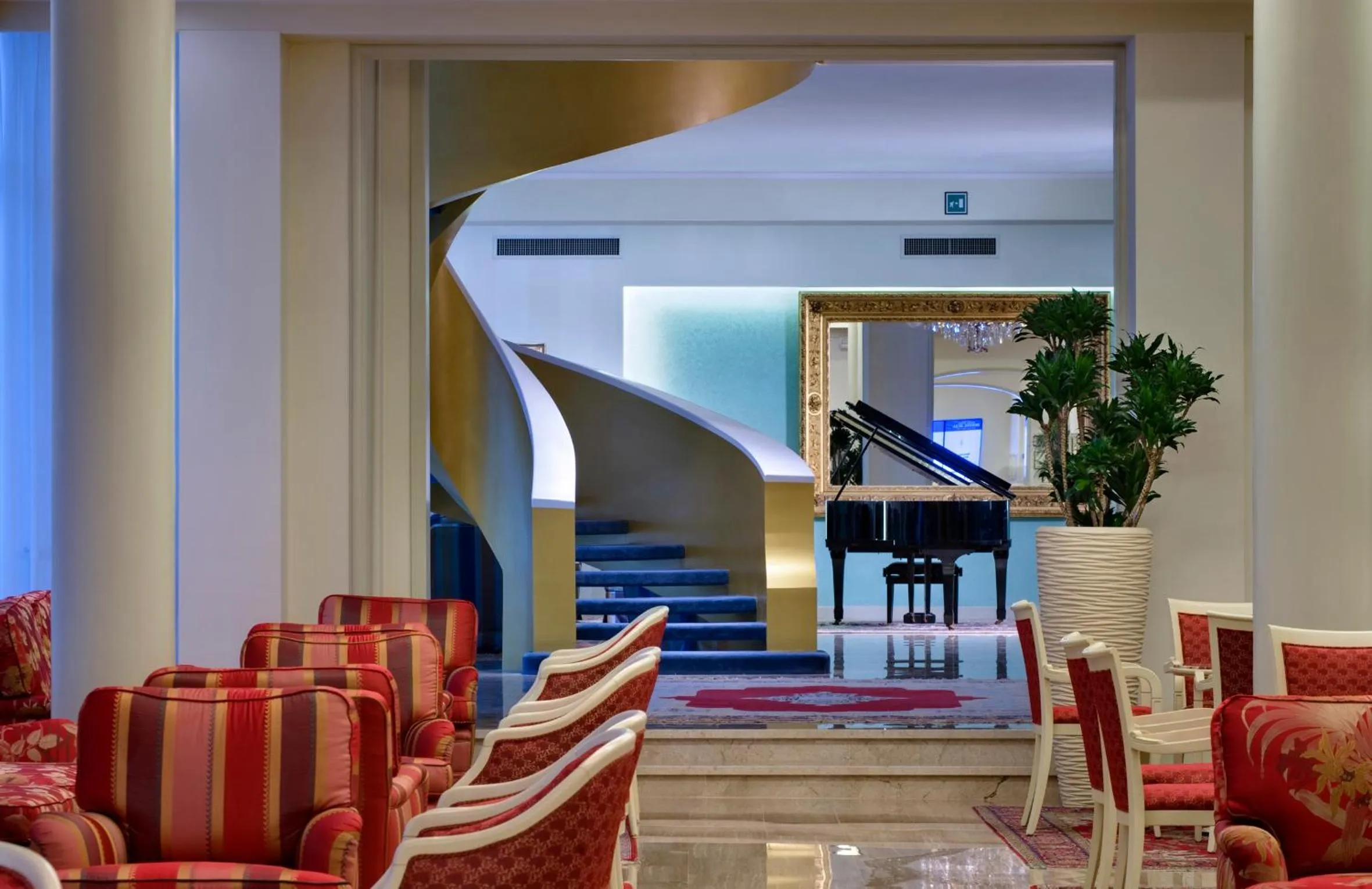 Communal lounge/ TV room in Hotel Bristol Buja