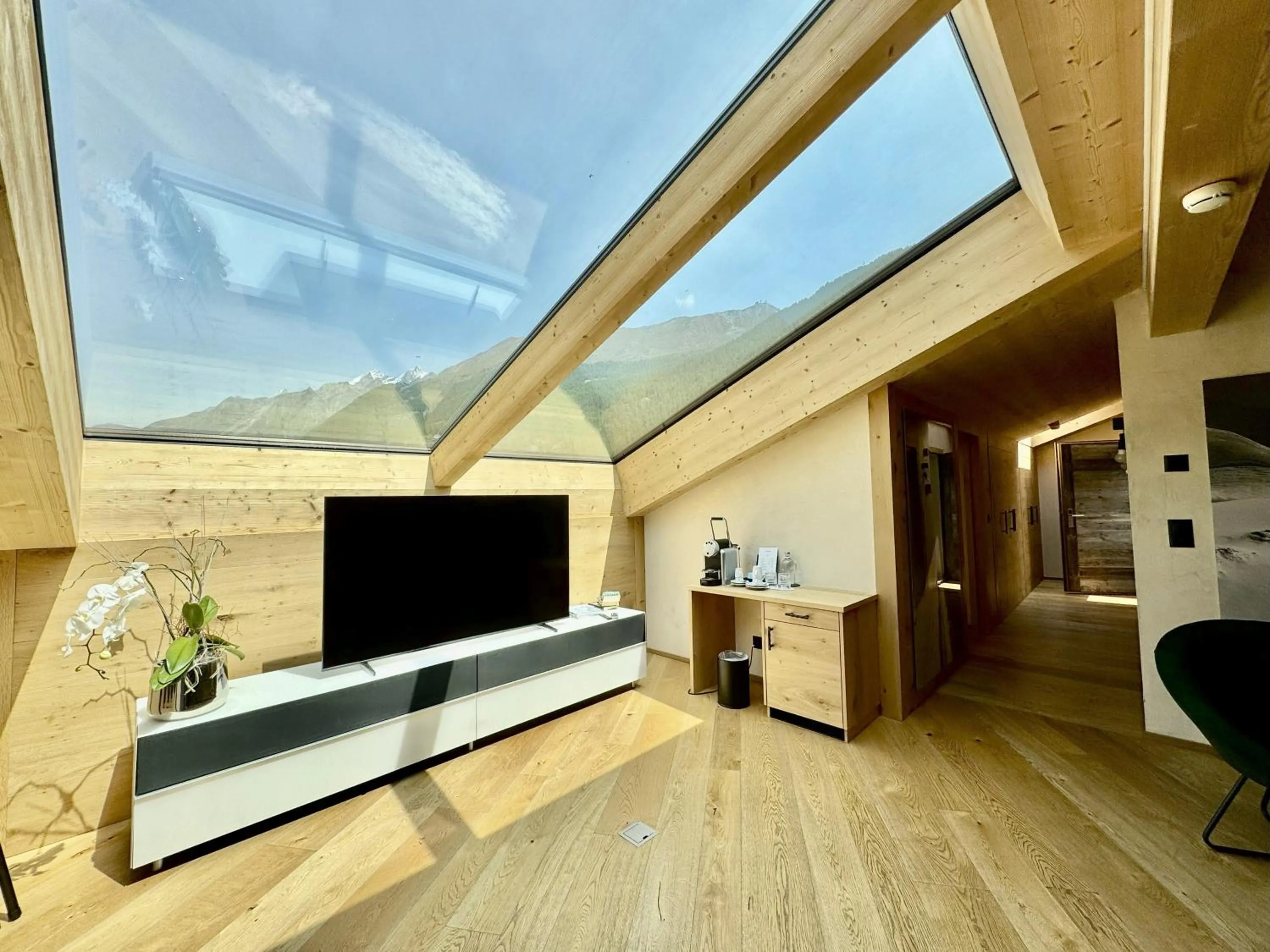 Communal lounge/ TV room in Hotel Tannenhof