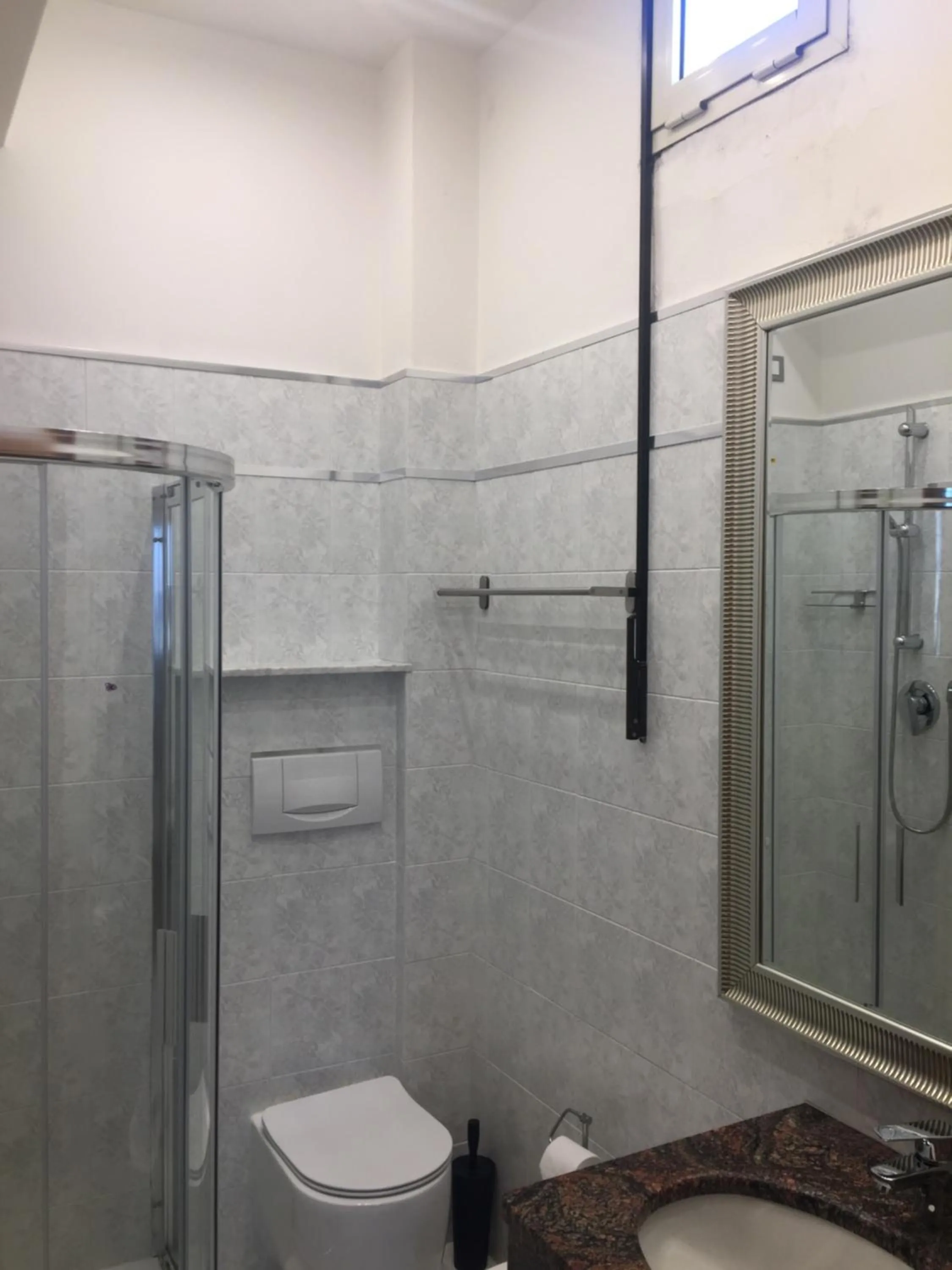 Shower in Hotel Alinari