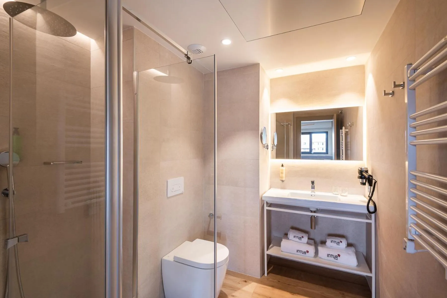 Shower in Apartamentos Core Suites Valencia